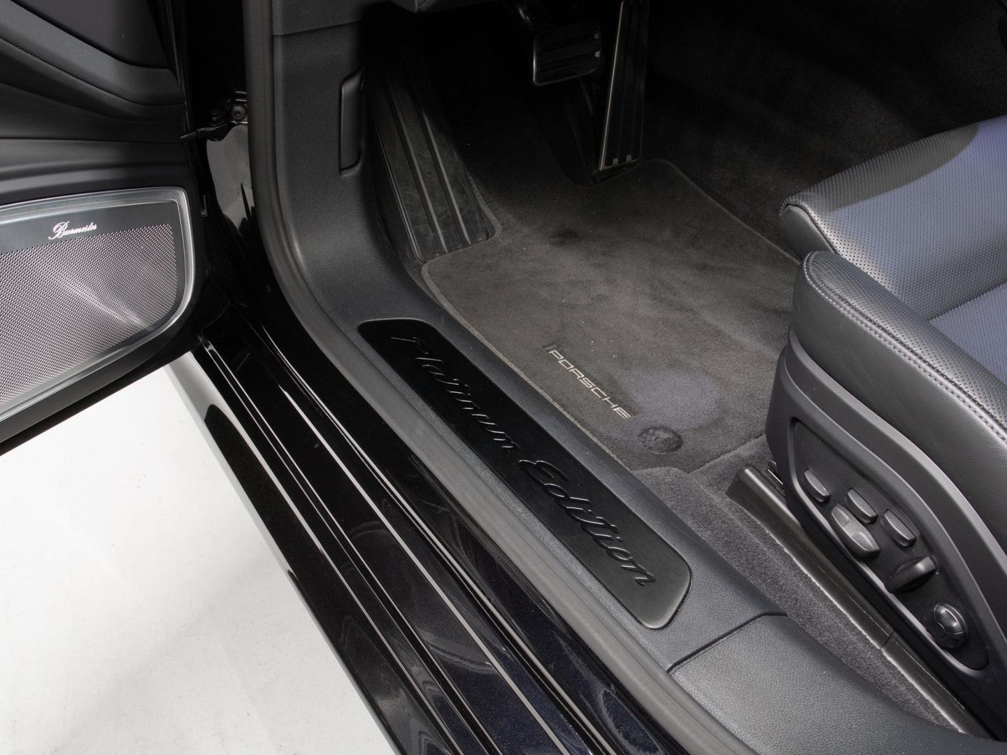 Porsche Panamera 4 E-Hybrid Platinum Edition