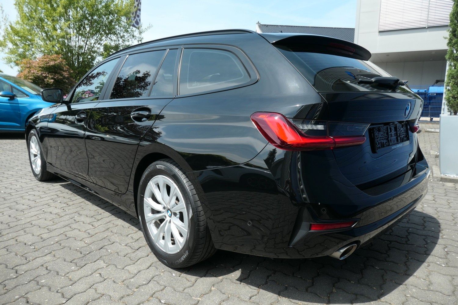 BMW 318 i Touring - Samsaru's Car Outlet