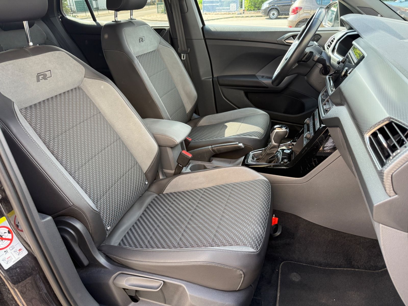 Volkswagen T-Cross Style 1.0 TSI DSG R-Line - Samsaru's Car Outlet
