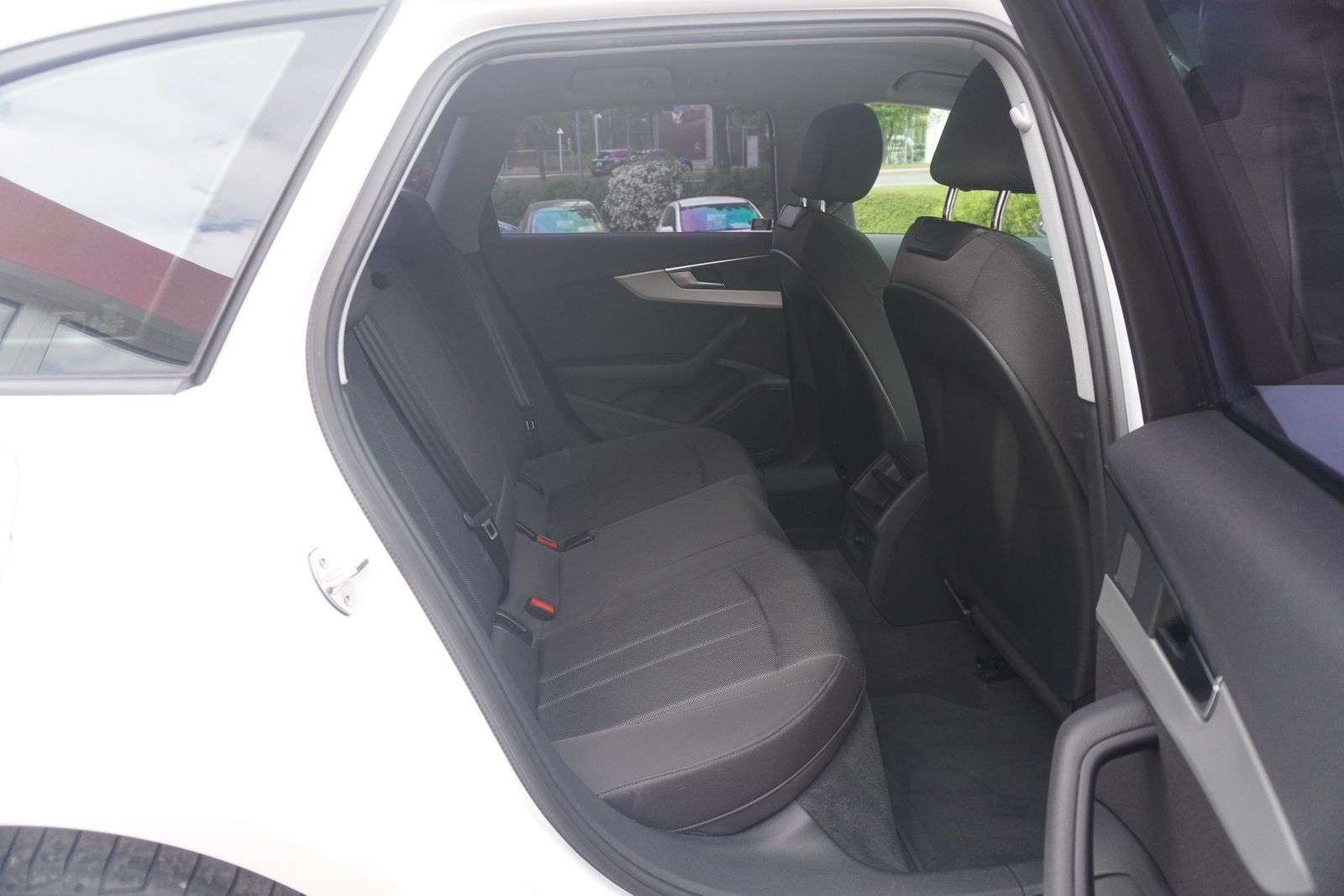 Audi A4 Avant 35 TFSI S-Tronic - Samsaru's Car Outlet