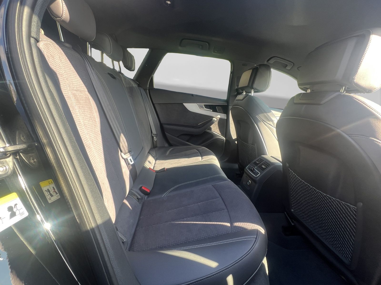 Audi A4 Avant 40 TFSI Q 2x S LINE AHK LM19 MATRIX-LED