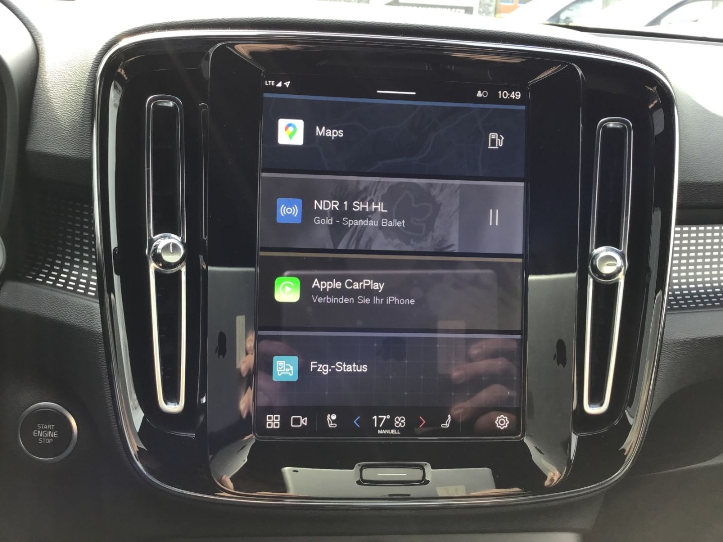 Volvo XC40 B3 Plus Dark - Samsaru's Car Outlet
