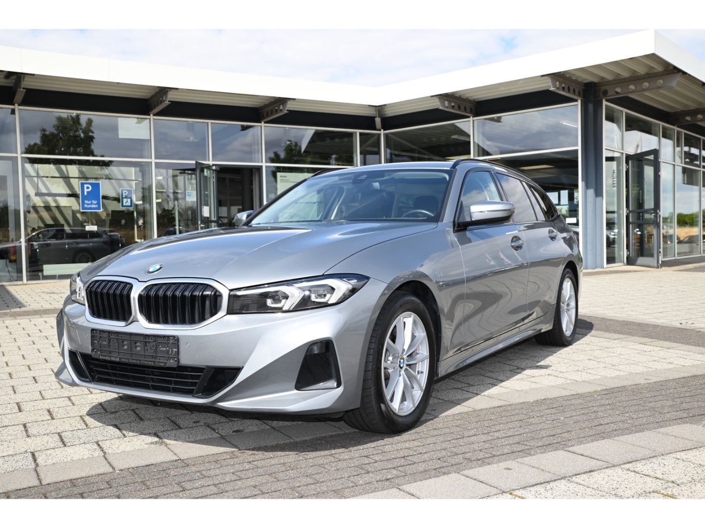 BMW 320d Touring - Samsaru's Car Outlet
