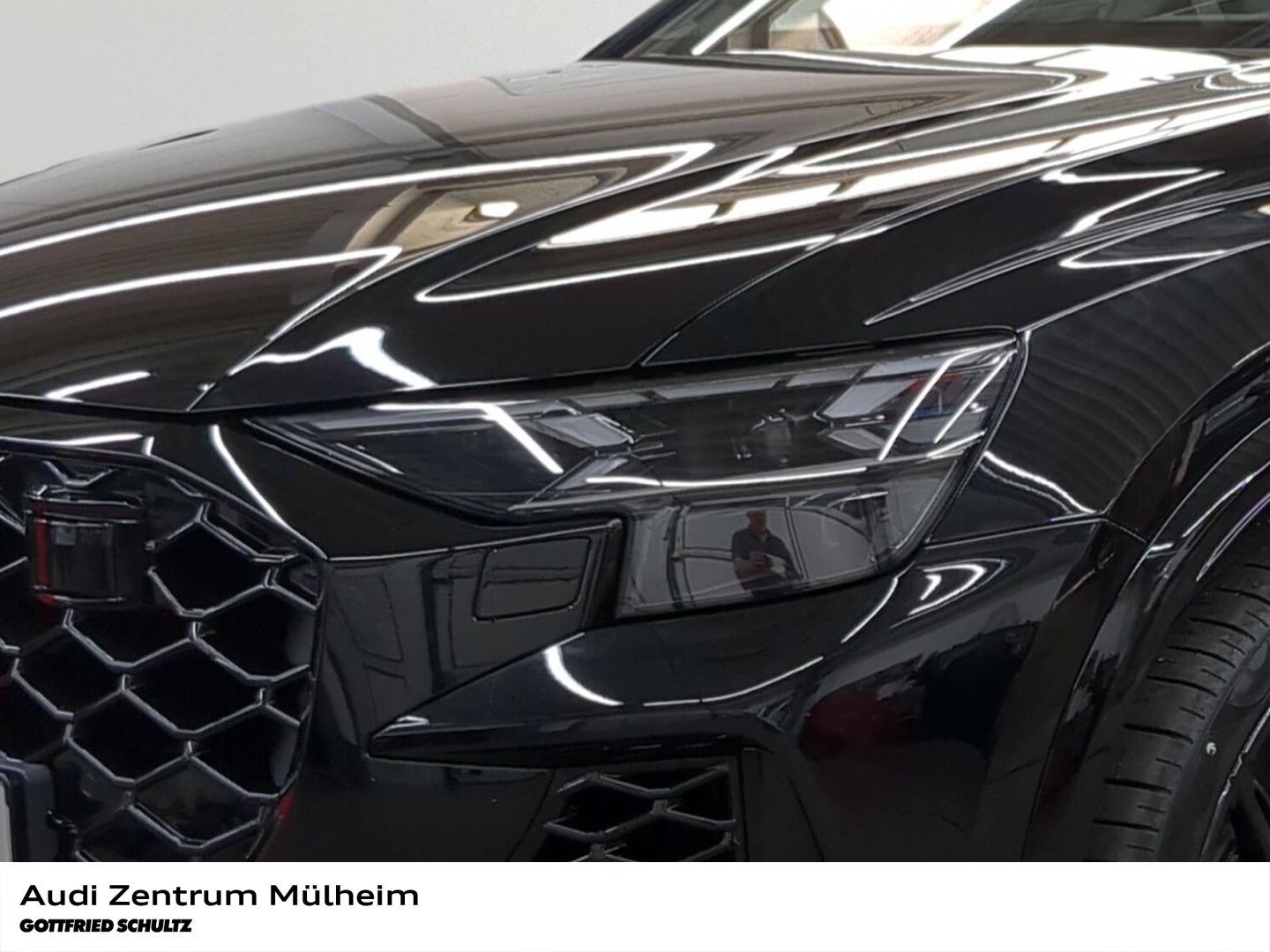 Audi RSQ8 performance 4.0 TFSI quattro305 km/h Luftfe