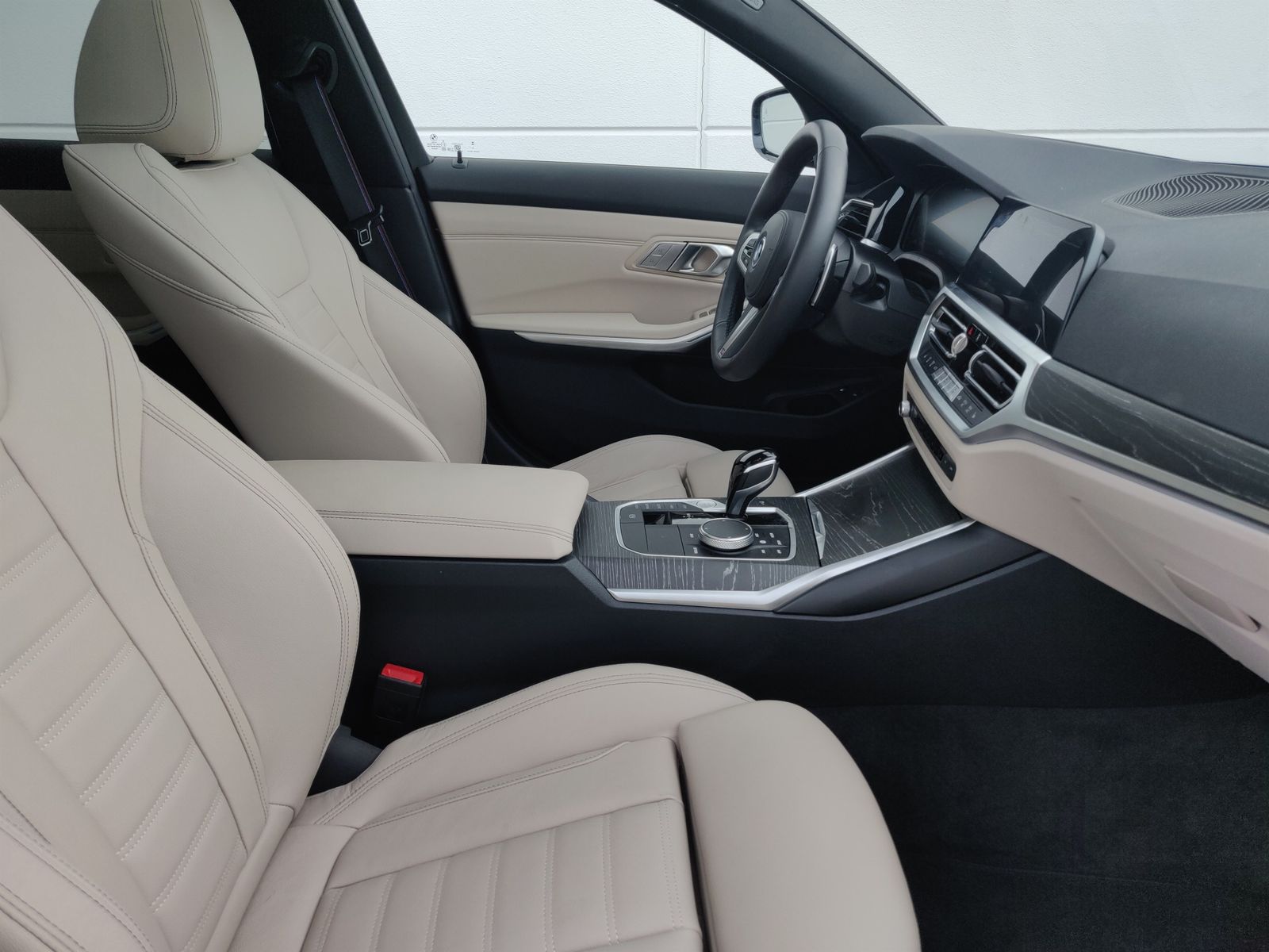 BMW 330e Touring M SPORTPAKET - Samsaru's Car Outlet