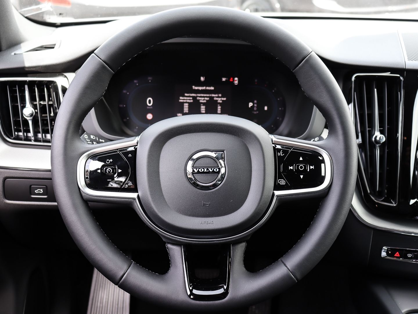 Volvo XC60 B4 Benzin Plus Dark - Samsaru's Car Outlet