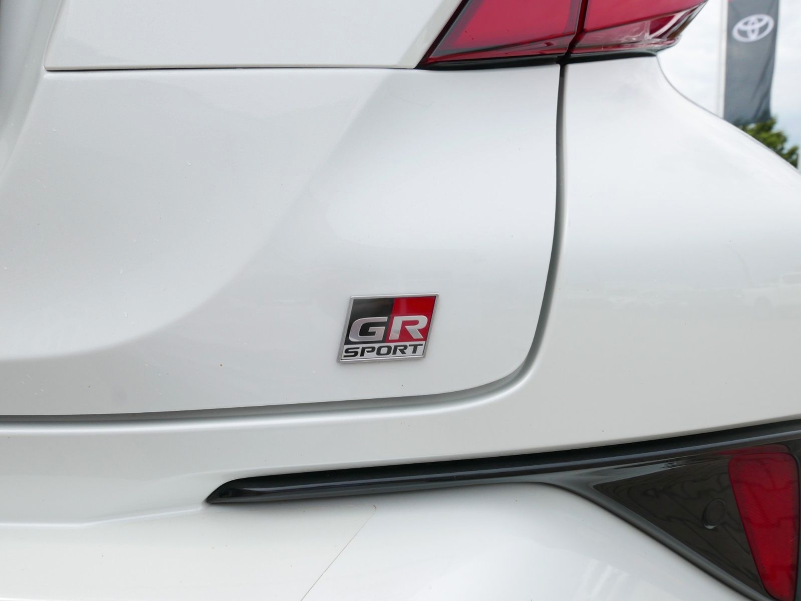 Toyota C-HR Hybrid GR SPORT - Samsaru's Car Outlet