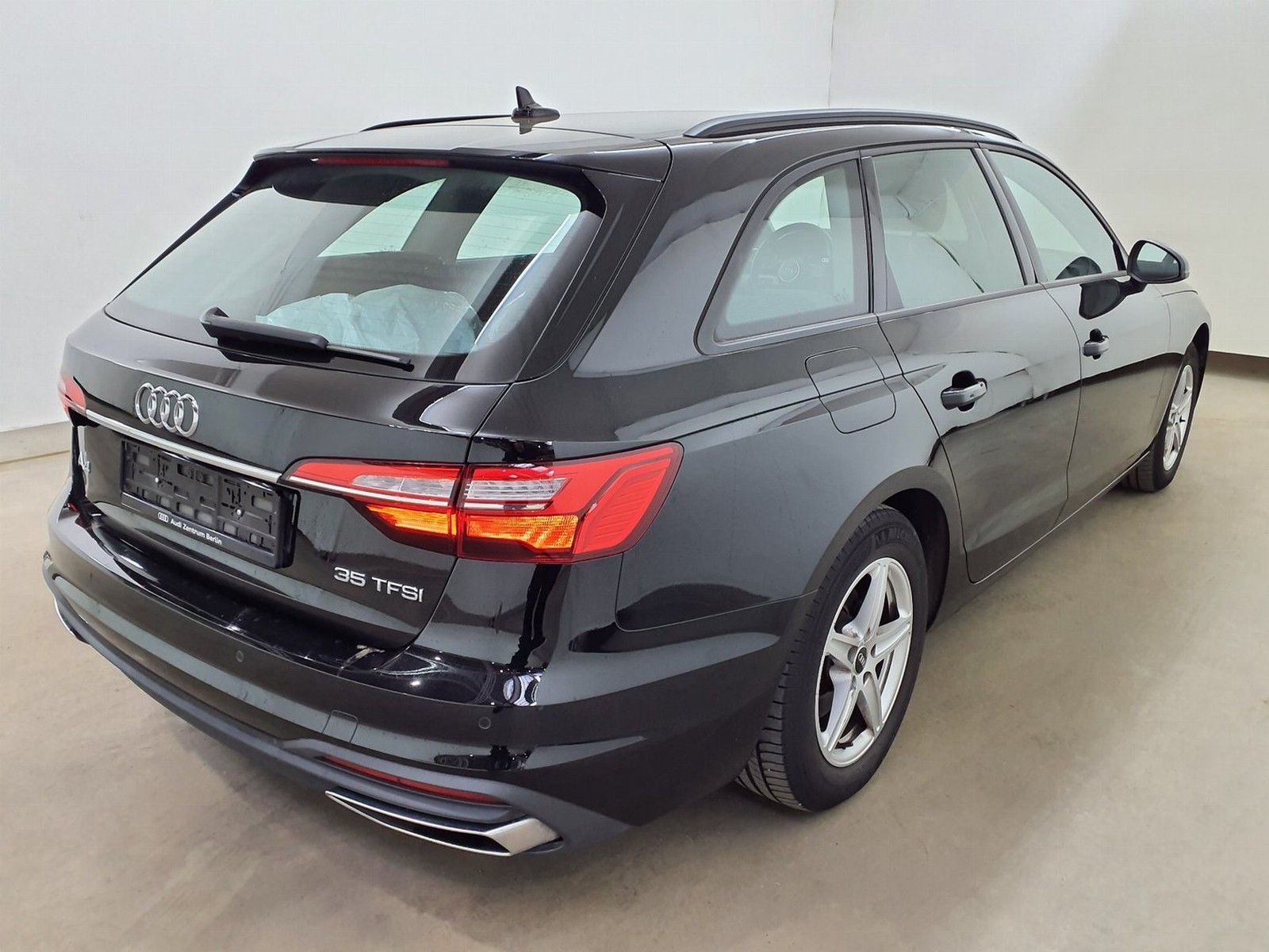 Audi A4 Avant 35 TFSI - Samsaru's Car Outlet