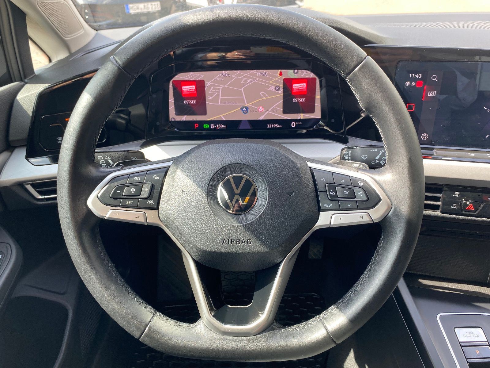 Volkswagen Golf VIII 1.5 eTSI DSG Life - Samsaru's Car Outlet