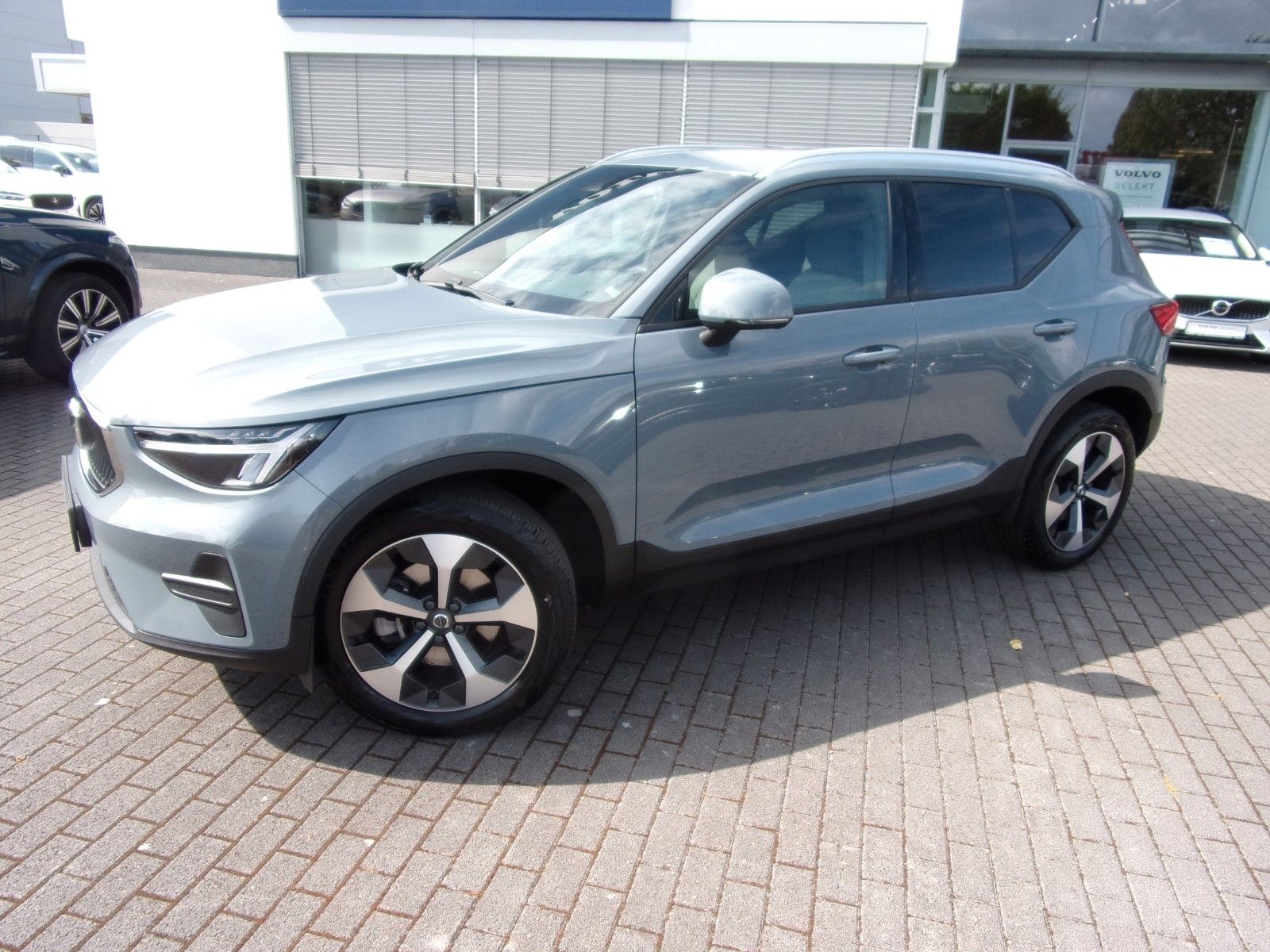 Volvo XC 40 B3 Core 2WD - Samsaru's Car Outlet