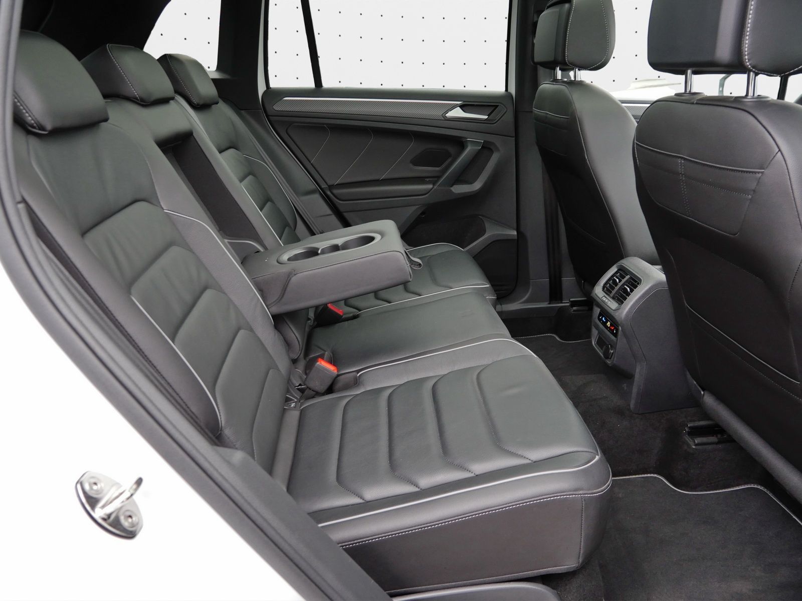 Volkswagen Tiguan 2.0 TDI R-Line Leder*PANO*HuD*IQ.LIGHT*