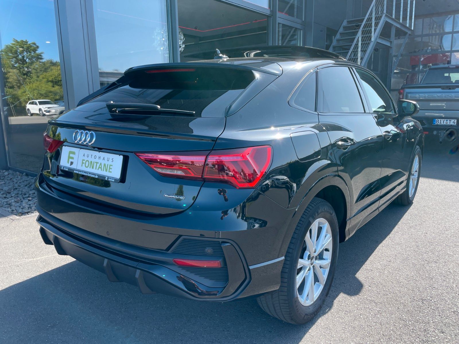 Audi Q3 Sportback 2,0TFSI quattro Sline Black - Samsaru's Car Outlet
