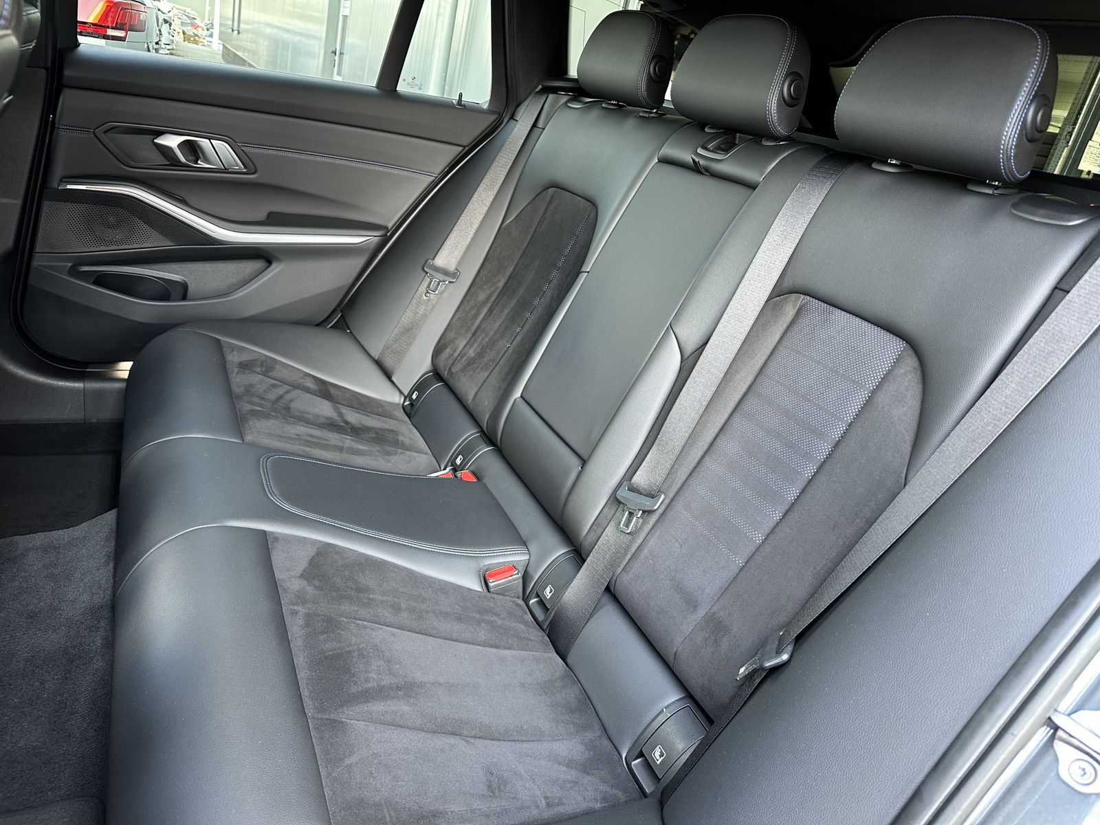 BMW 320d Touring M-Sport - Samsaru's Car Outlet