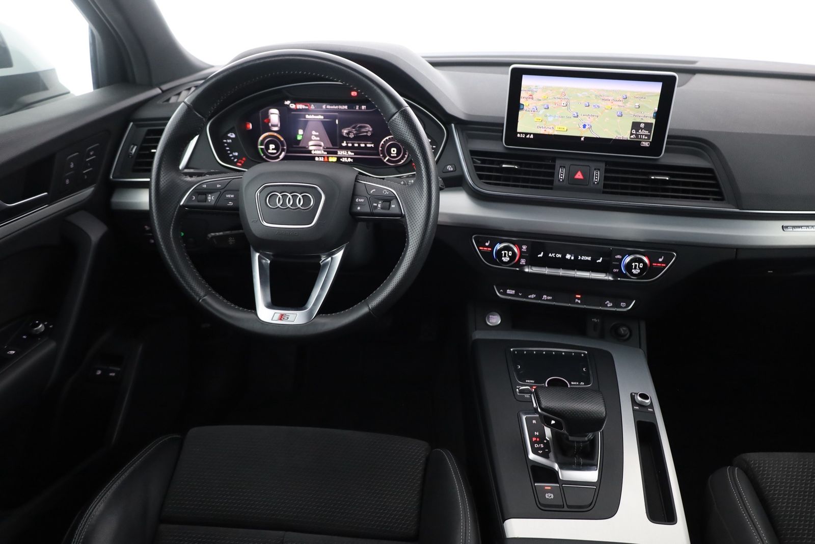 Audi Q5 55 TFSIe 2x S-Line quattro - Samsaru's Car Outlet