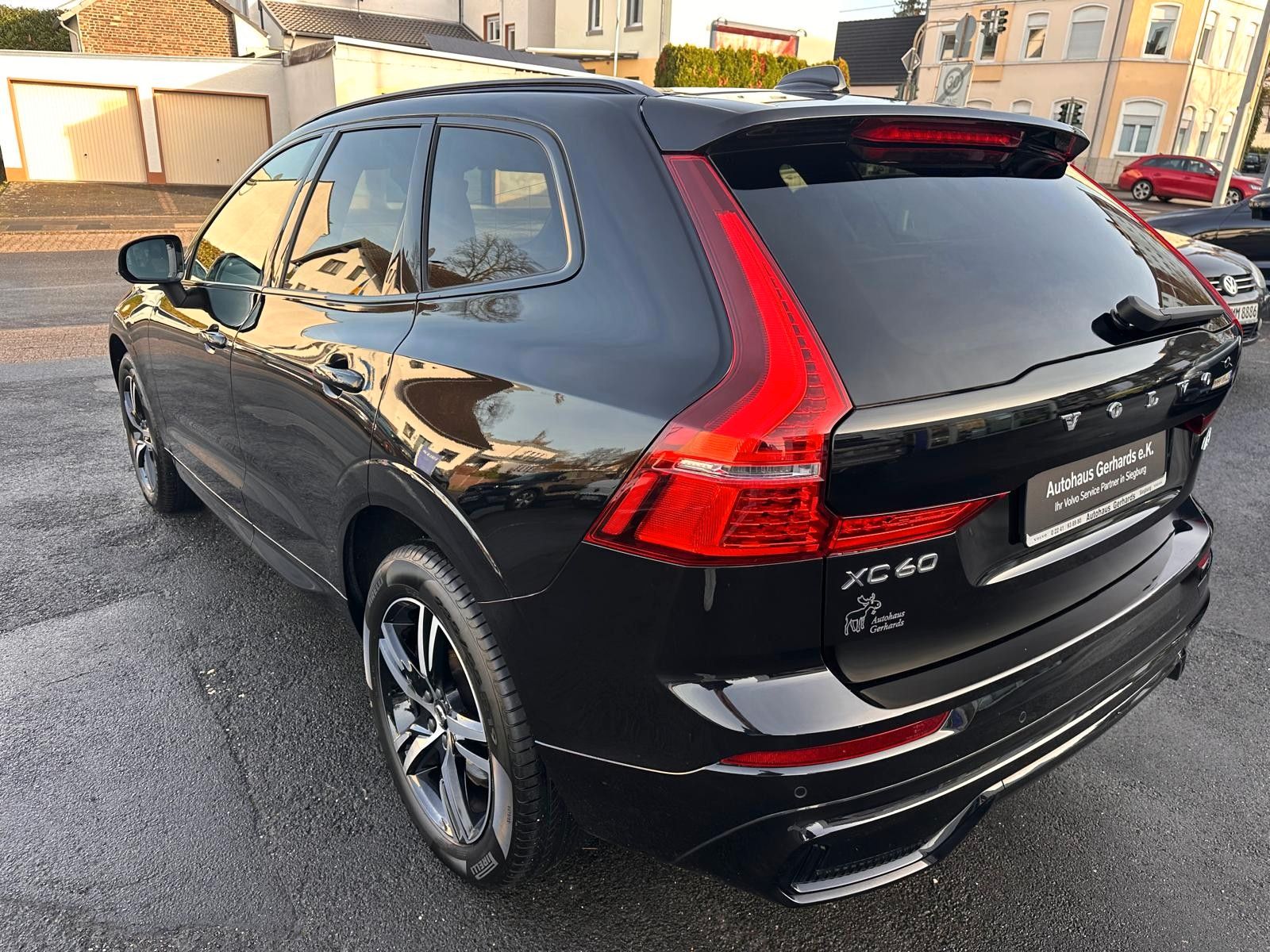 Volvo XC60 B4 AWD R Design AHK,ACC,Standh,Kam
