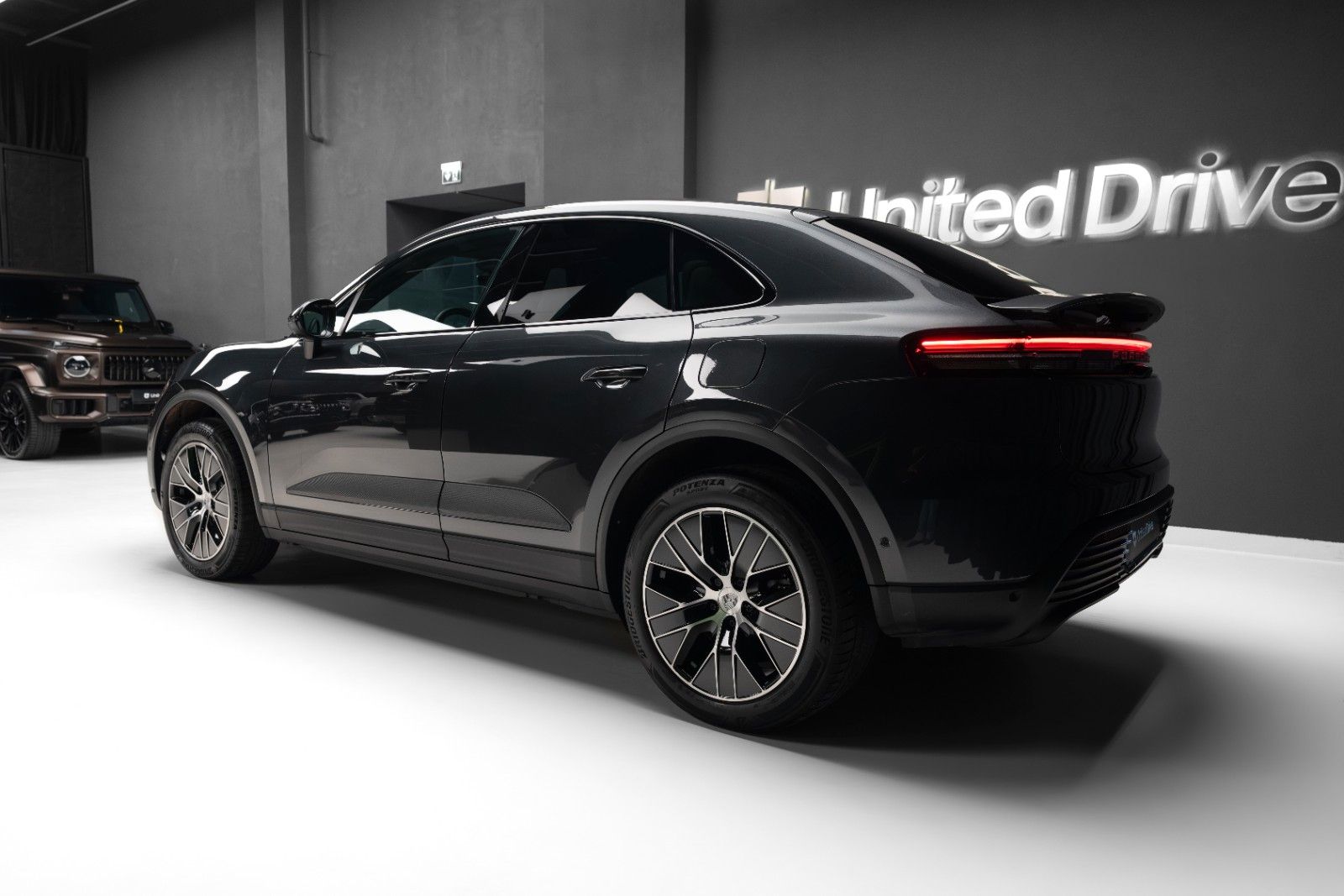Porsche Macan Electric 4