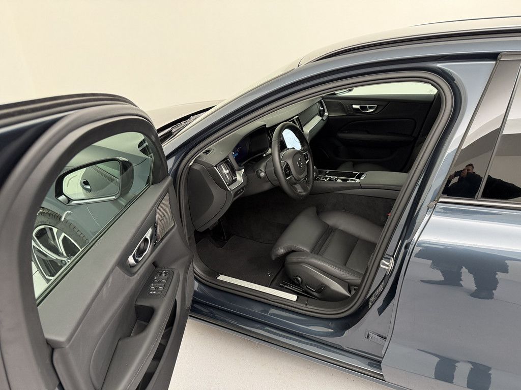 Volvo V60 T6 Plus Dark Recharge Plug-In Hybrid AWD