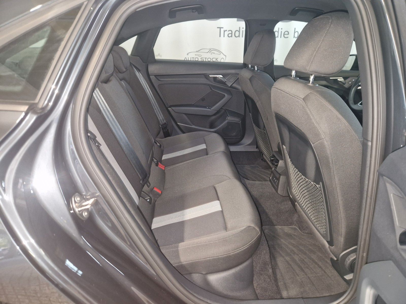 Audi A3 30 TFSI S tronic advanced LED Navi PDC Sitzh.