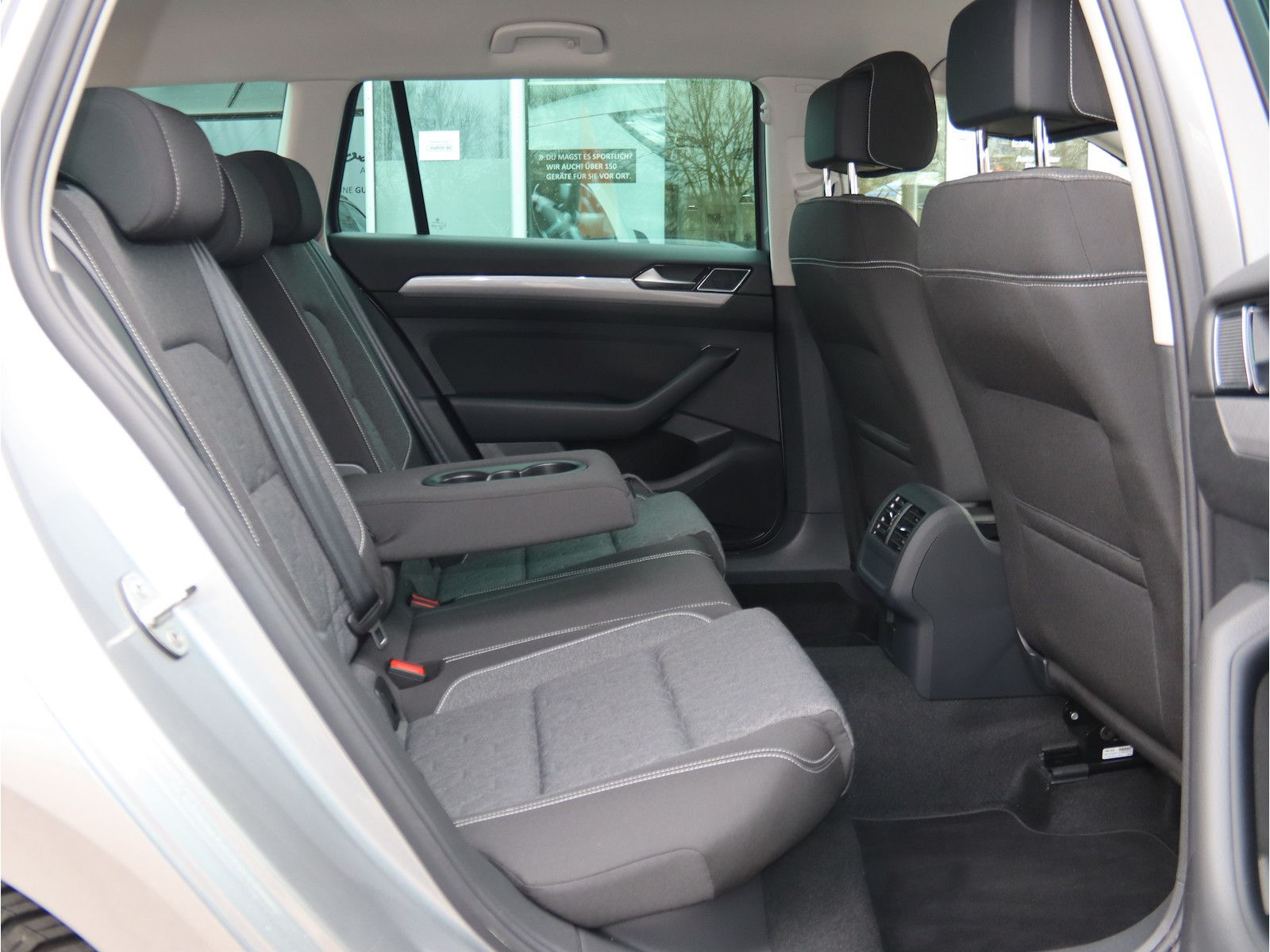 Volkswagen Passat 1.5 TSI BUSINESS - Samsaru's Car Outlet