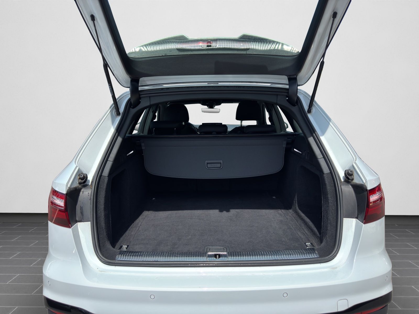 Audi A4 Avant 35 TFSI S line S tronic - Samsaru's Car Outlet