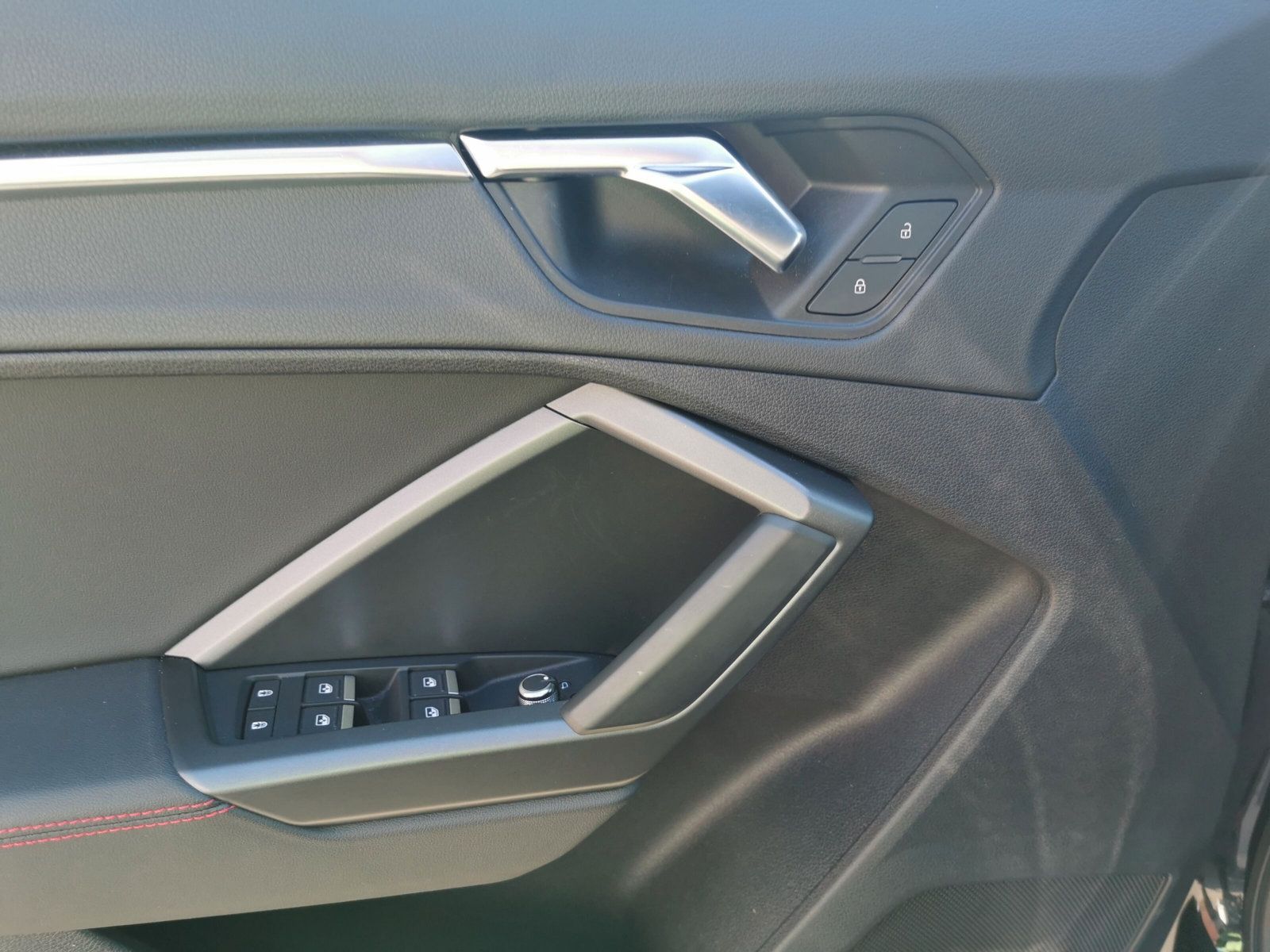 Audi Q3 S line 40 TDI quattro - Samsaru's Car Outlet