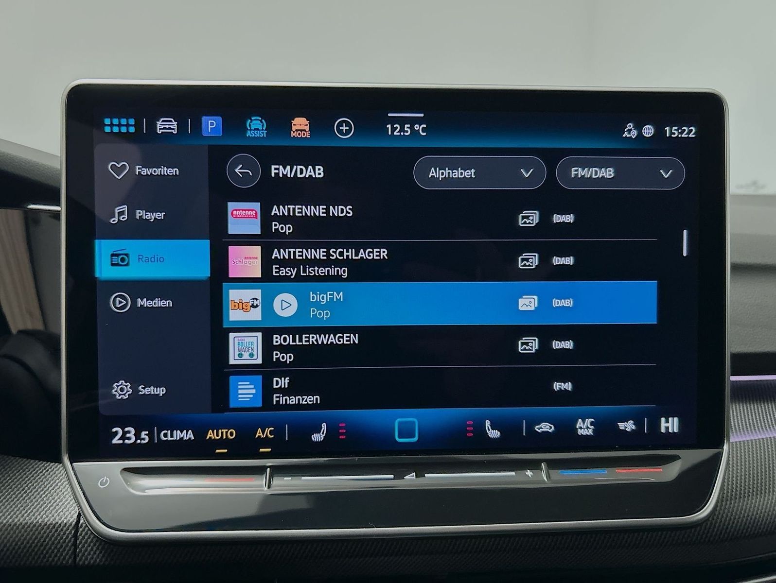 Volkswagen Golf VIII 1.5 eTSI DSG R-Line CarPlay Black ACC