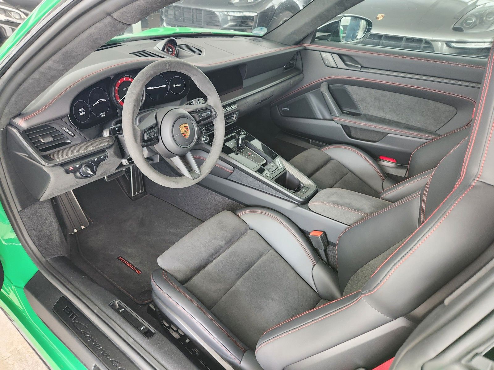 Porsche 992 Carrera 4 GTS Exclusiv - Samsaru's Car Outlet