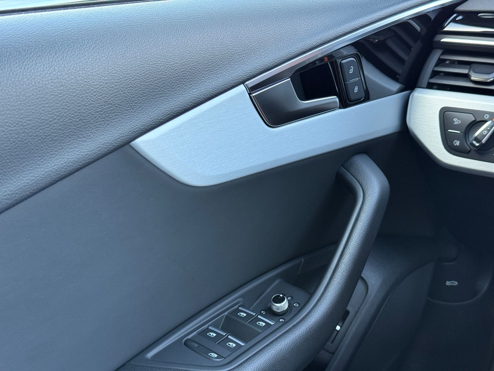 Audi A4 Avant 40 TDI S-Line - Samsaru's Car Outlet