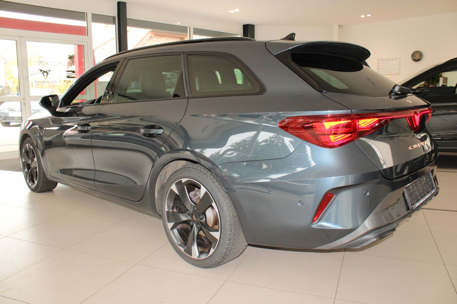 Cupra Leon Sportstourer DSG - Samsaru's Car Outlet