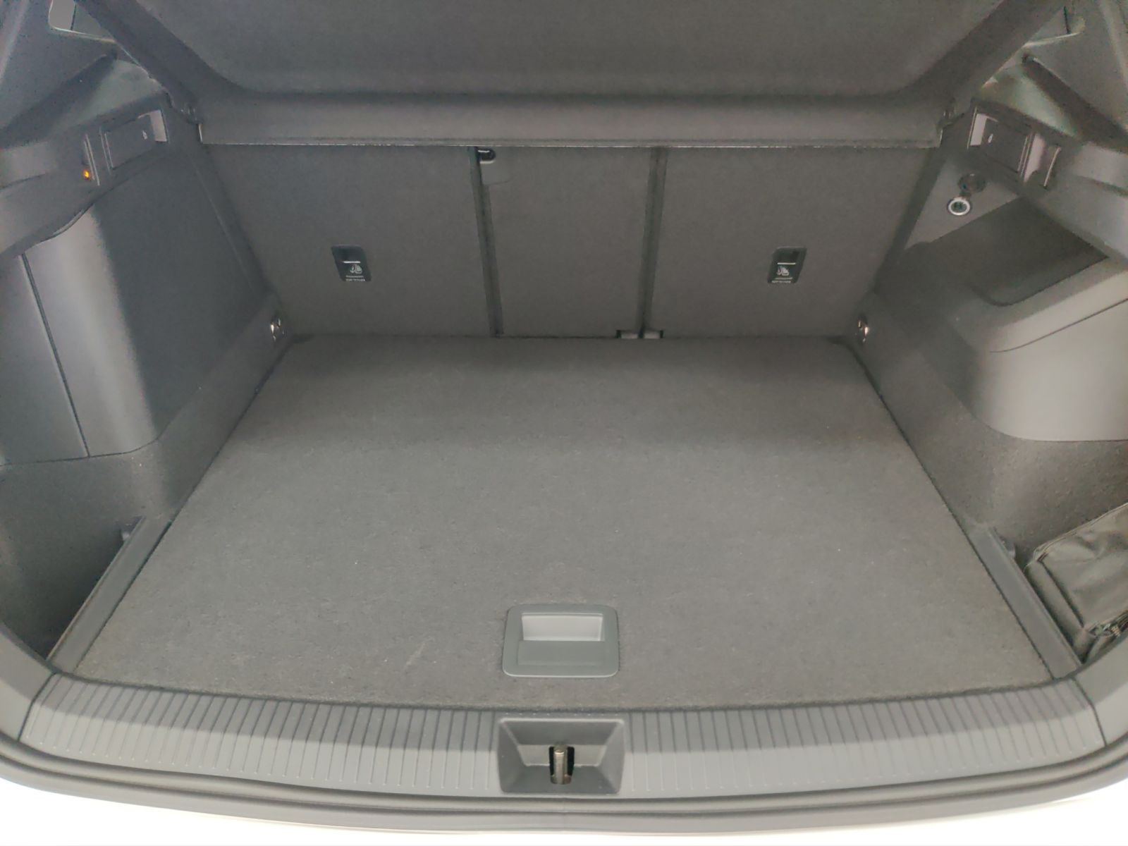Volkswagen Tiguan Elegance 1.5 eHybrid AHK/HD-Matrix/"Dark"
