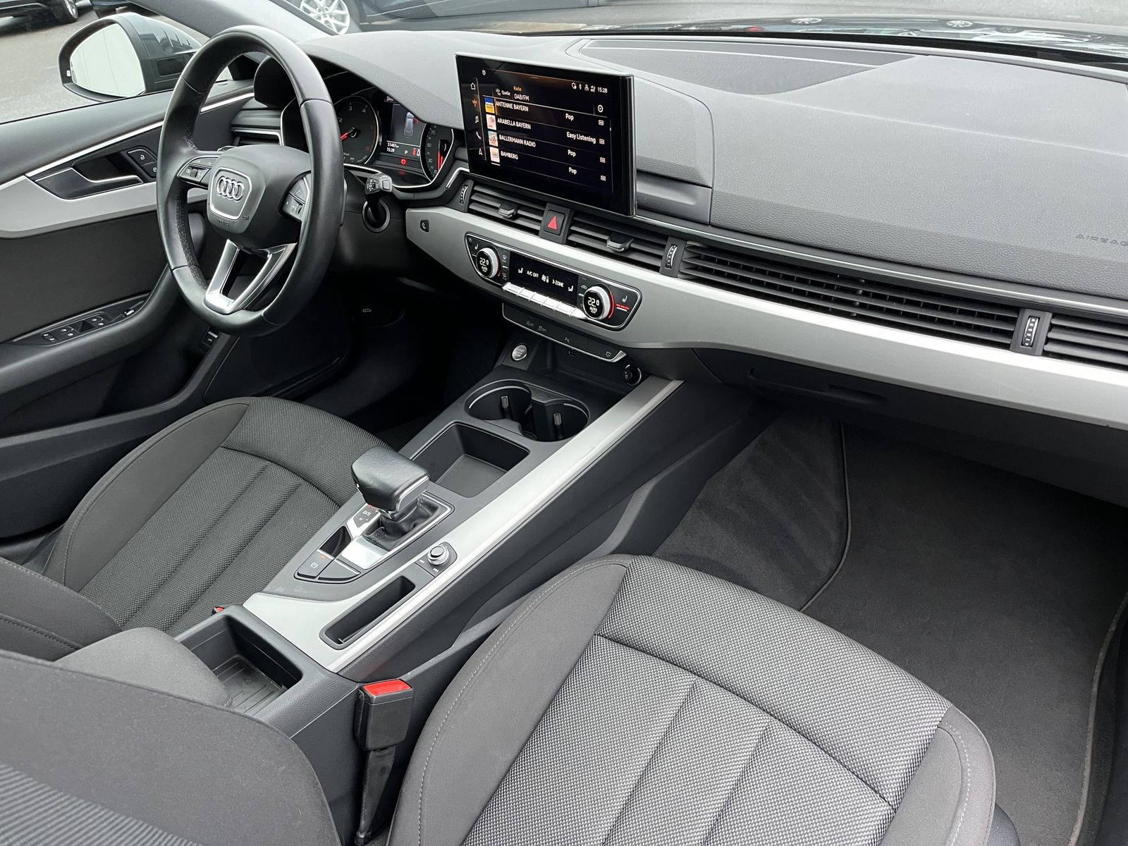Audi A4 Avant 35 2.0 TDI S tronic advanced - Samsaru's Car Outlet