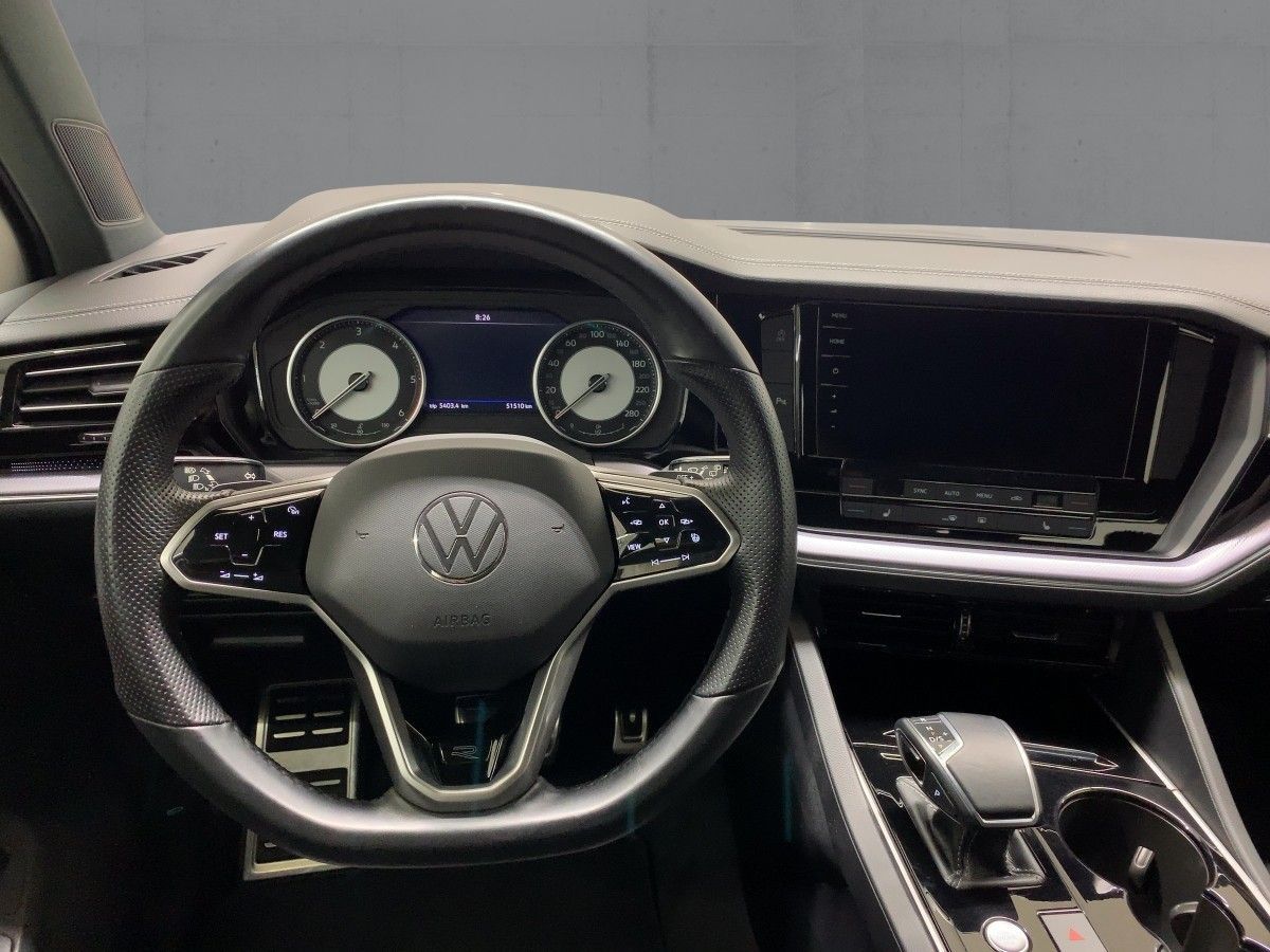 Volkswagen Touareg 3.0TDI 4M R-LINE - Samsaru's Car Outlet