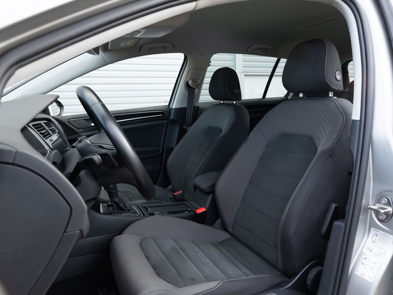 Volkswagen Golf VII 1.5TSI Highline - Samsaru's Car Outlet