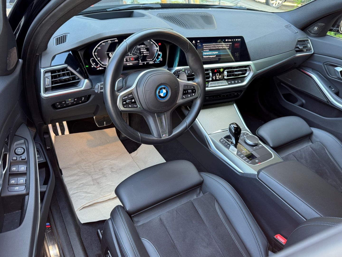 BMW 330 e Touring M SPORT - Samsaru's Car Outlet