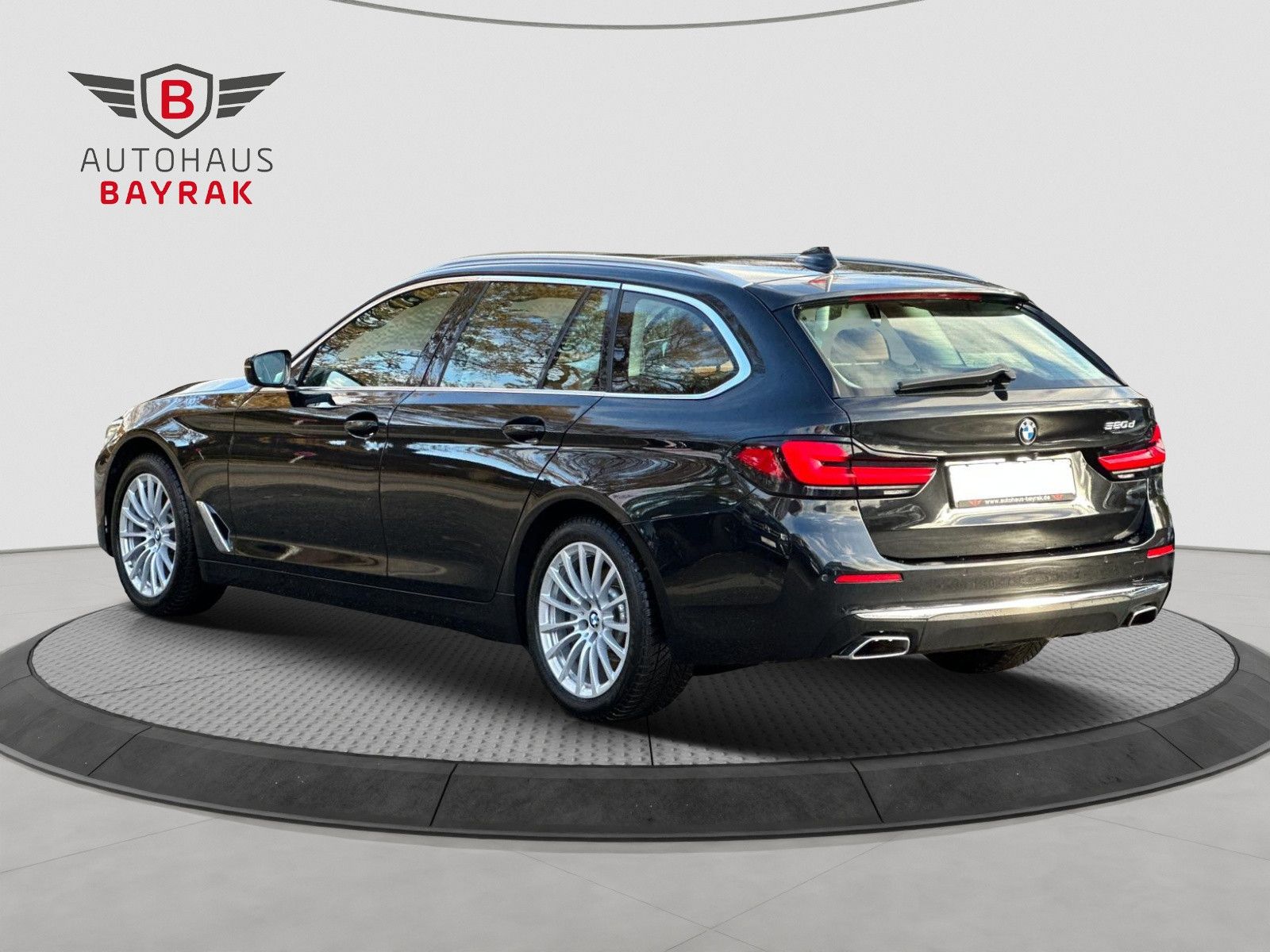 BMW 520 d Touring *Luxury* DIS.KEY/HUD/360/HiFi/PANO