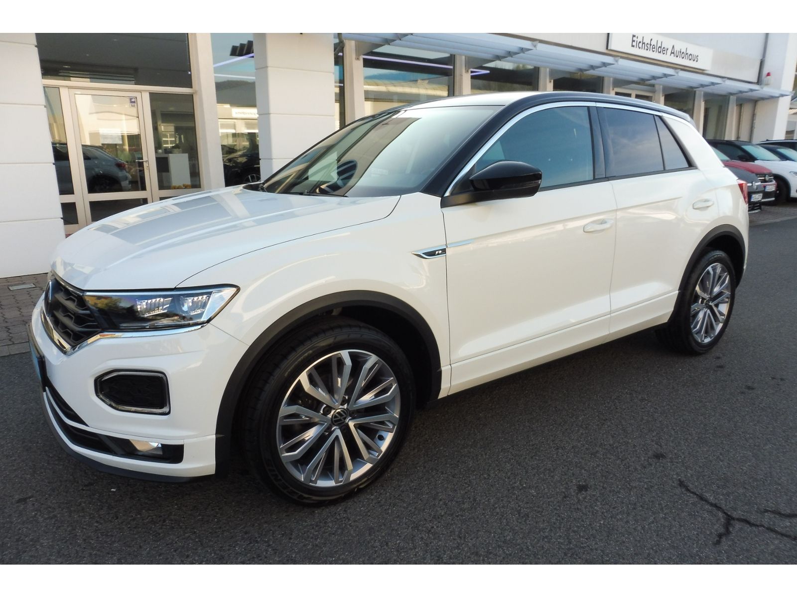 Volkswagen T-ROC Sport 1.5 TSI - Samsaru's Car Outlet