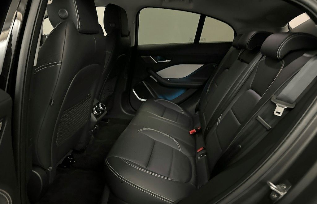 Jaguar I-PACE HSE/BlackPack/HUD/AIR/22Zoll/Matrix/750W