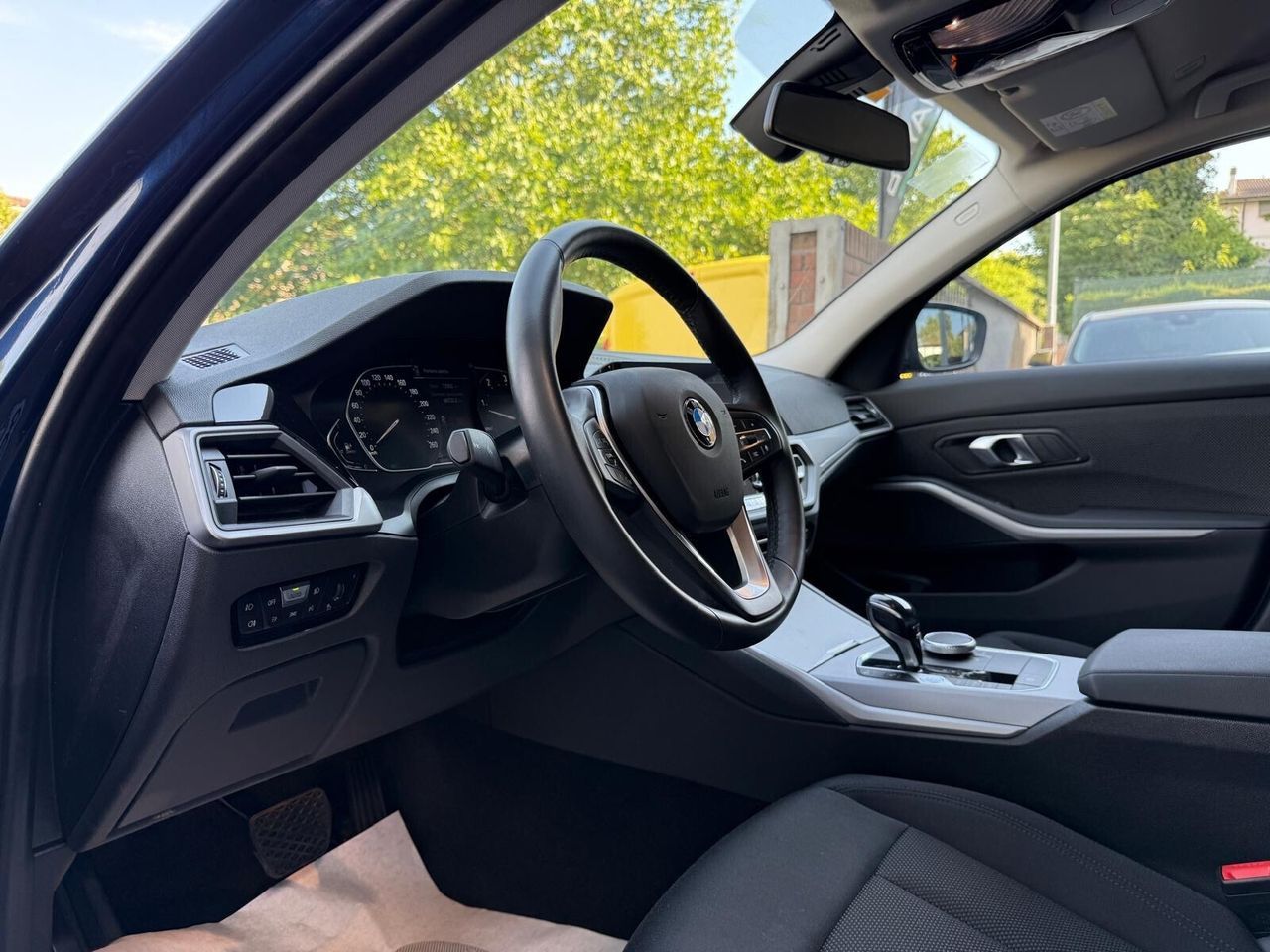 BMW 320 320d xDrive Touring Business Advantage - Samsaru's Car Outlet