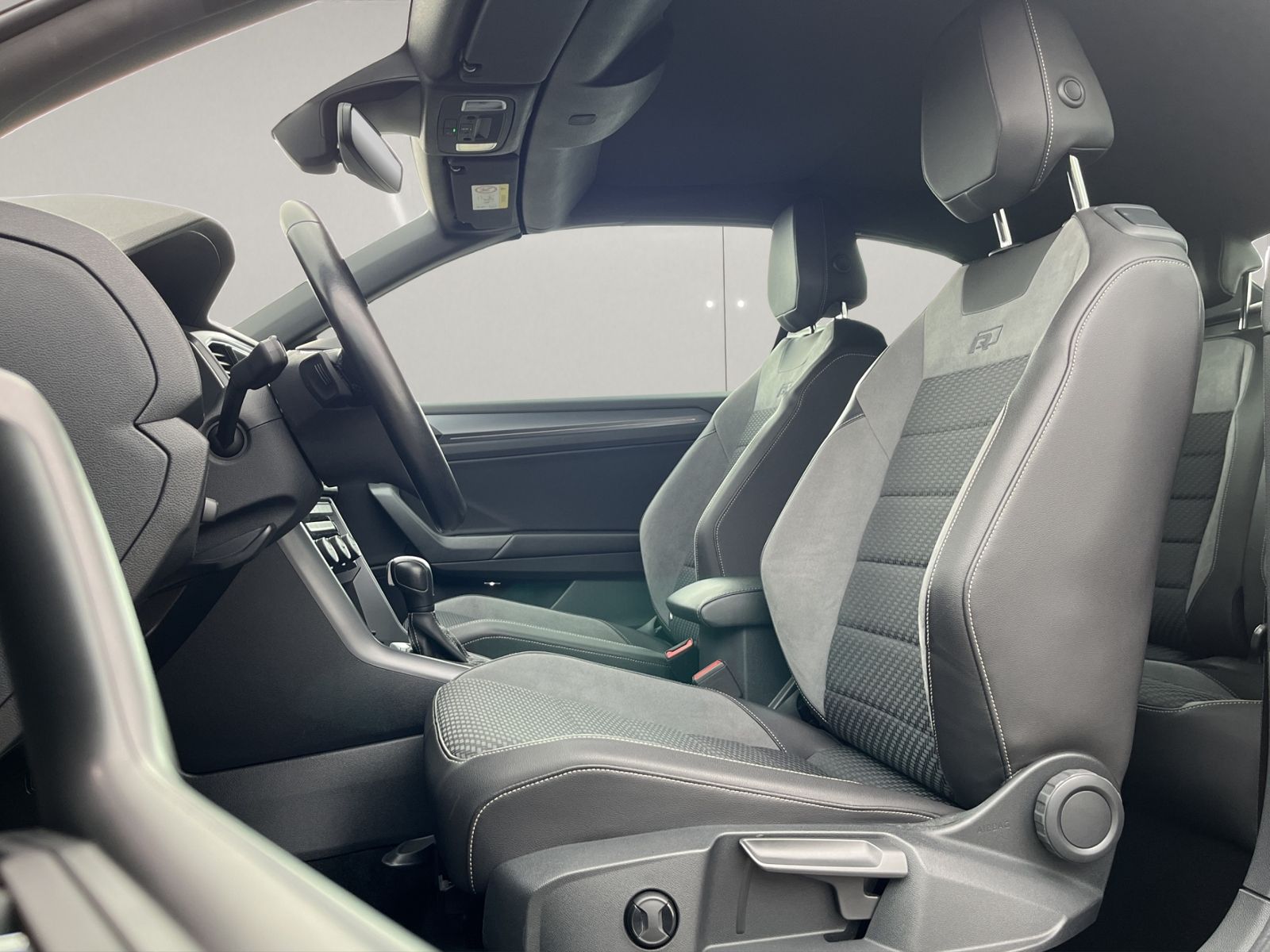 Volkswagen T-Roc R-Line - Samsaru's Car Outlet