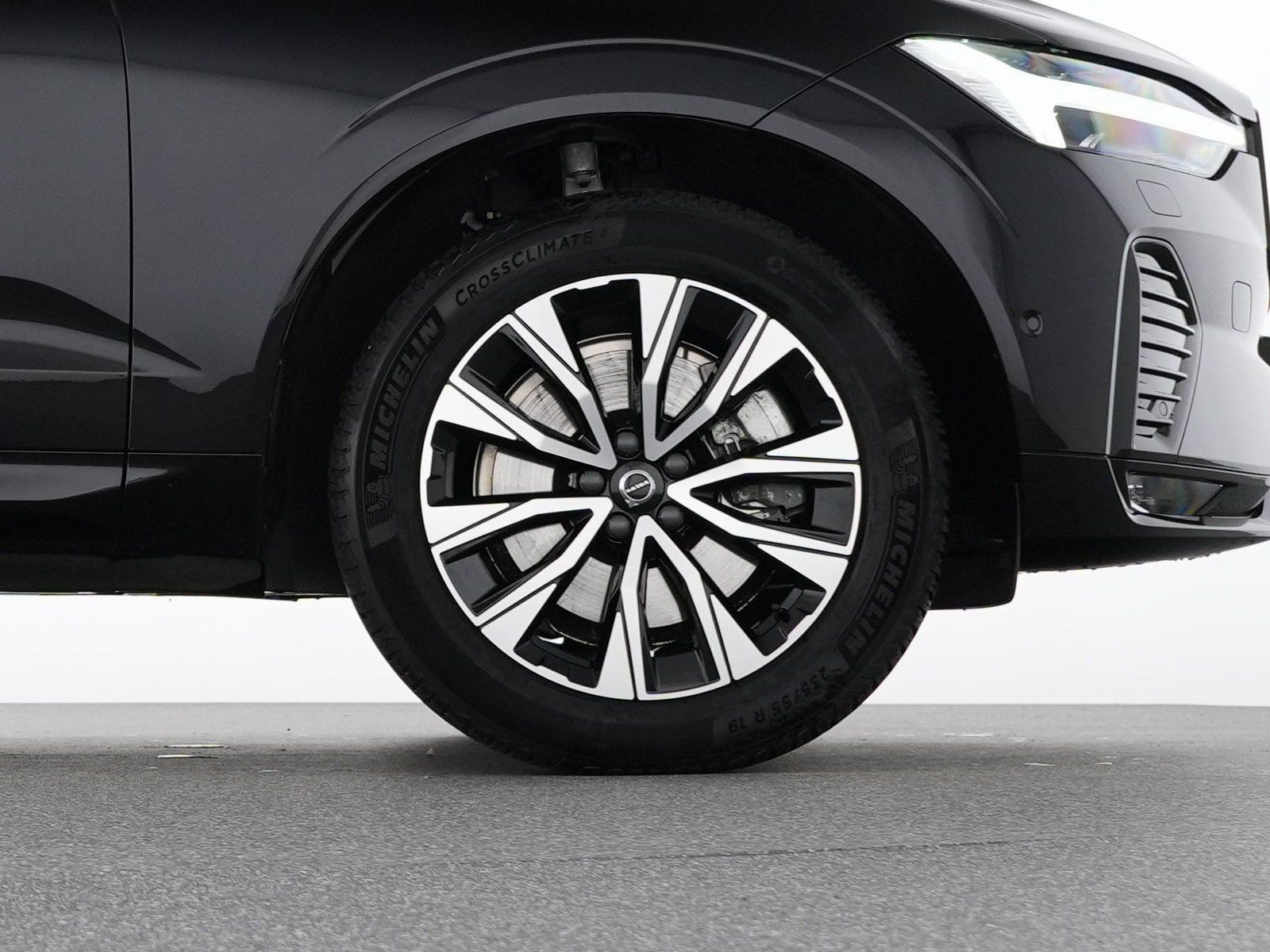Volvo XC60 B5 Benzin AWD Plus Dark - Samsaru's Car Outlet