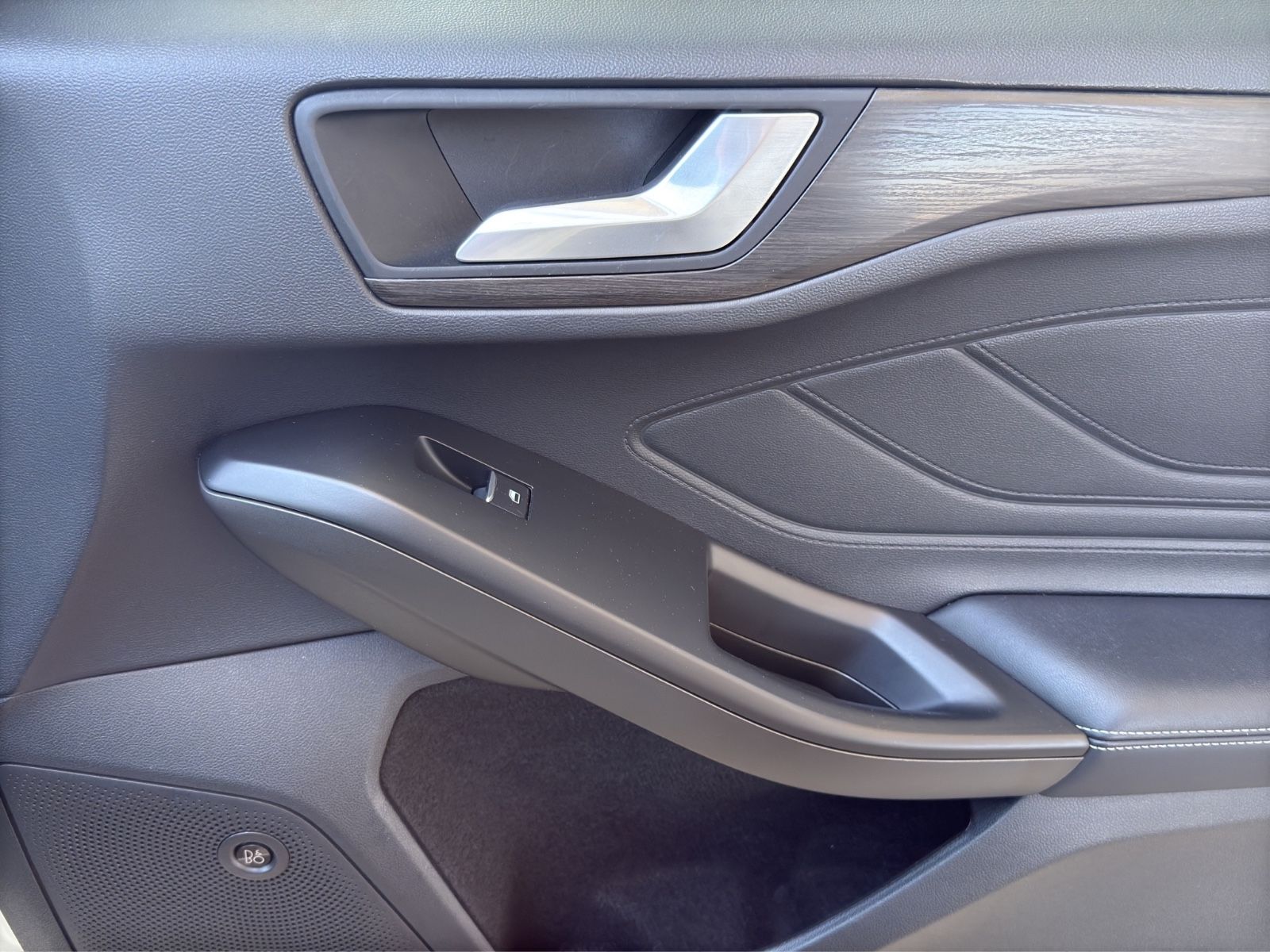 Ford Focus 2.0 Vignale - Samsaru's Car Outlet