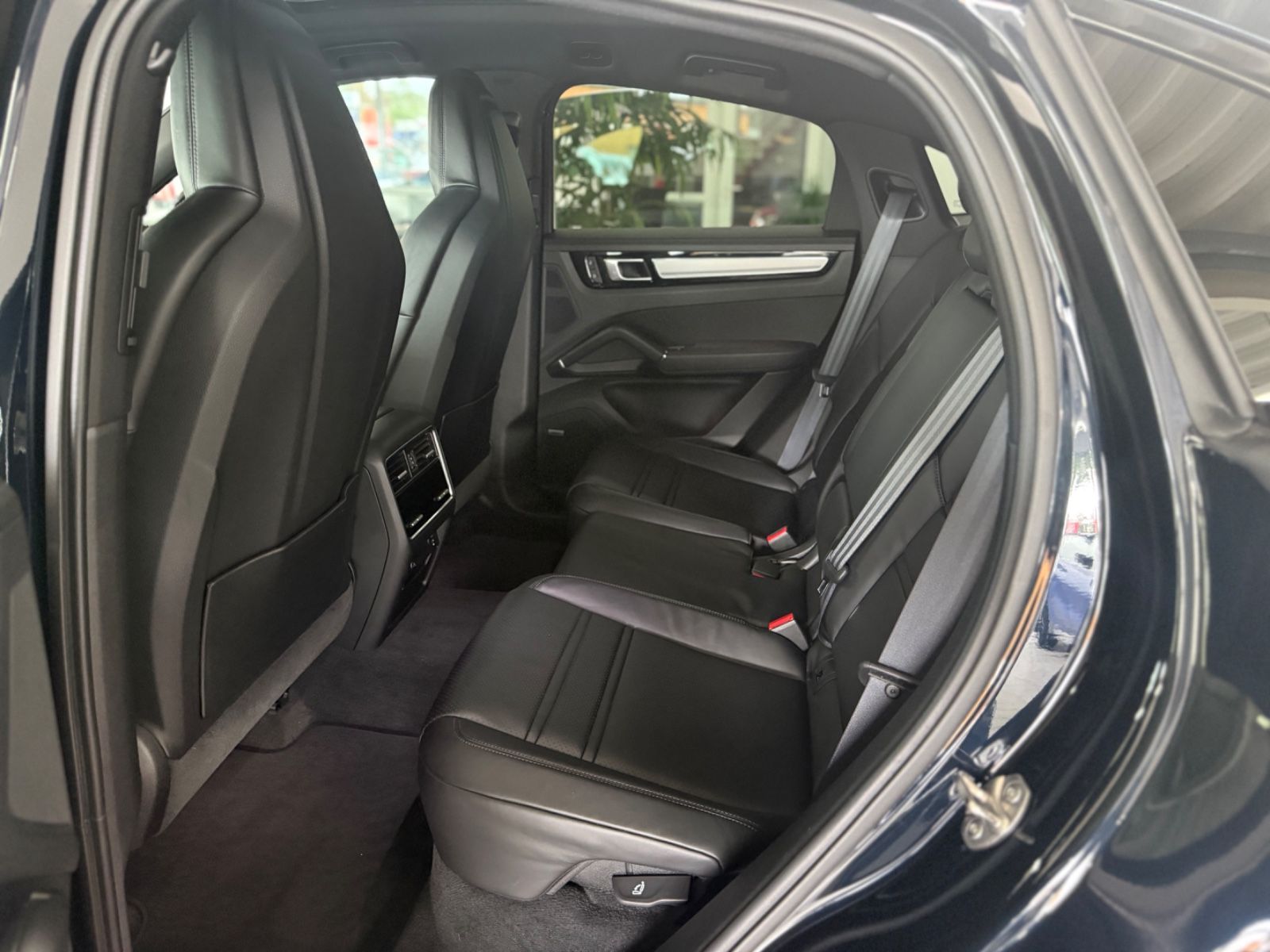 Porsche Cayenne Coupe Platinum Edition 1.Hand Approved