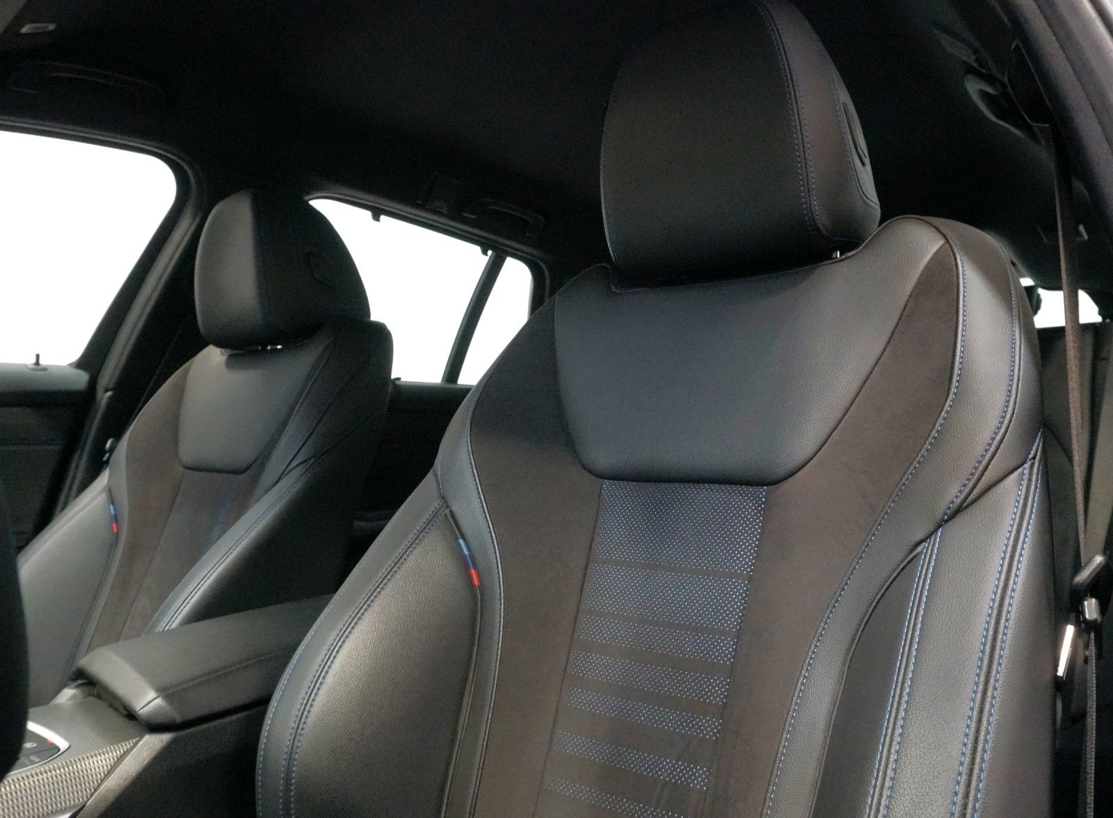 BMW 330 e xDrive M Sport - Samsaru's Car Outlet