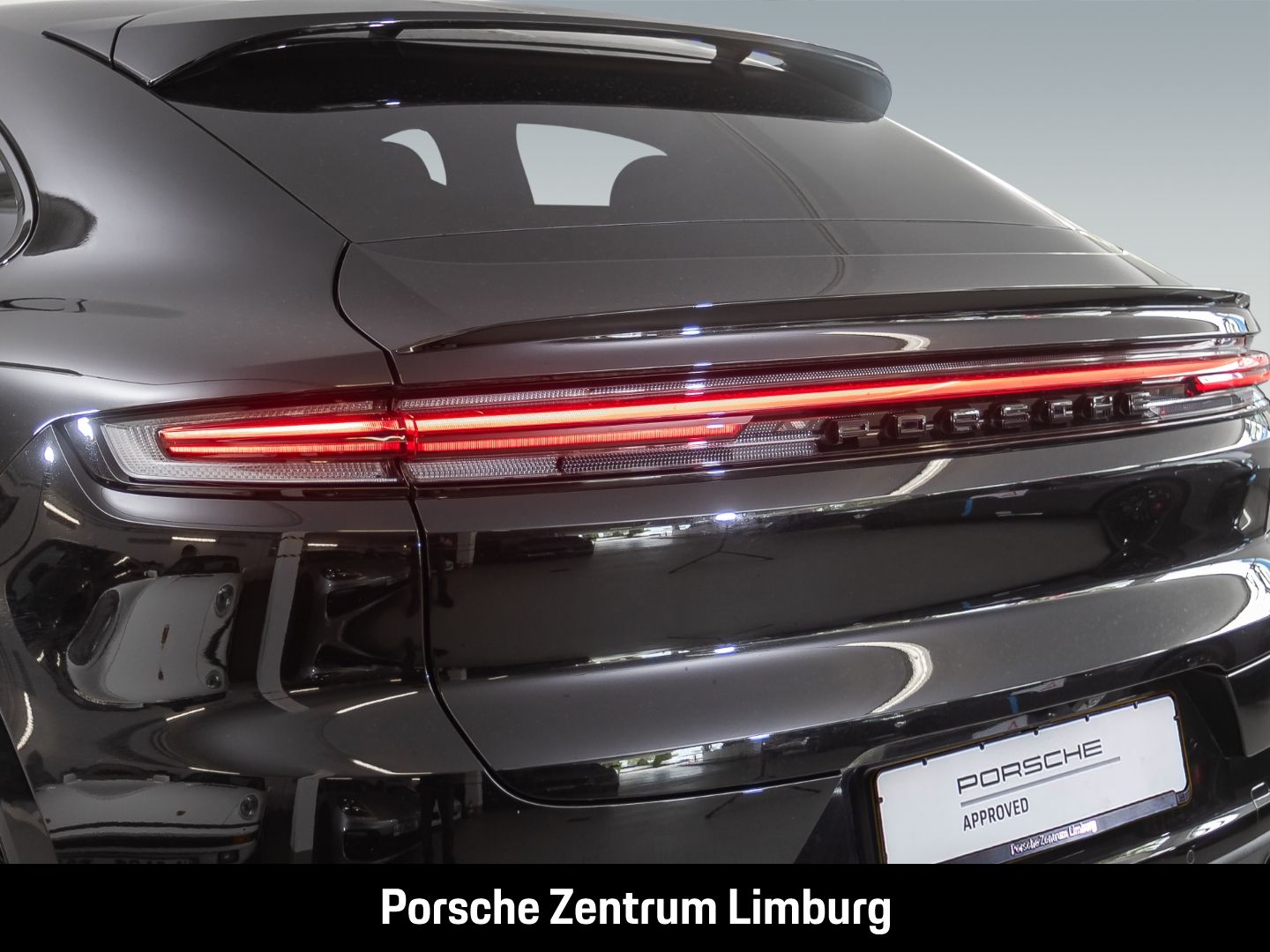 Porsche Cayenne E-Hybrid Coupe Black Edition Burmester