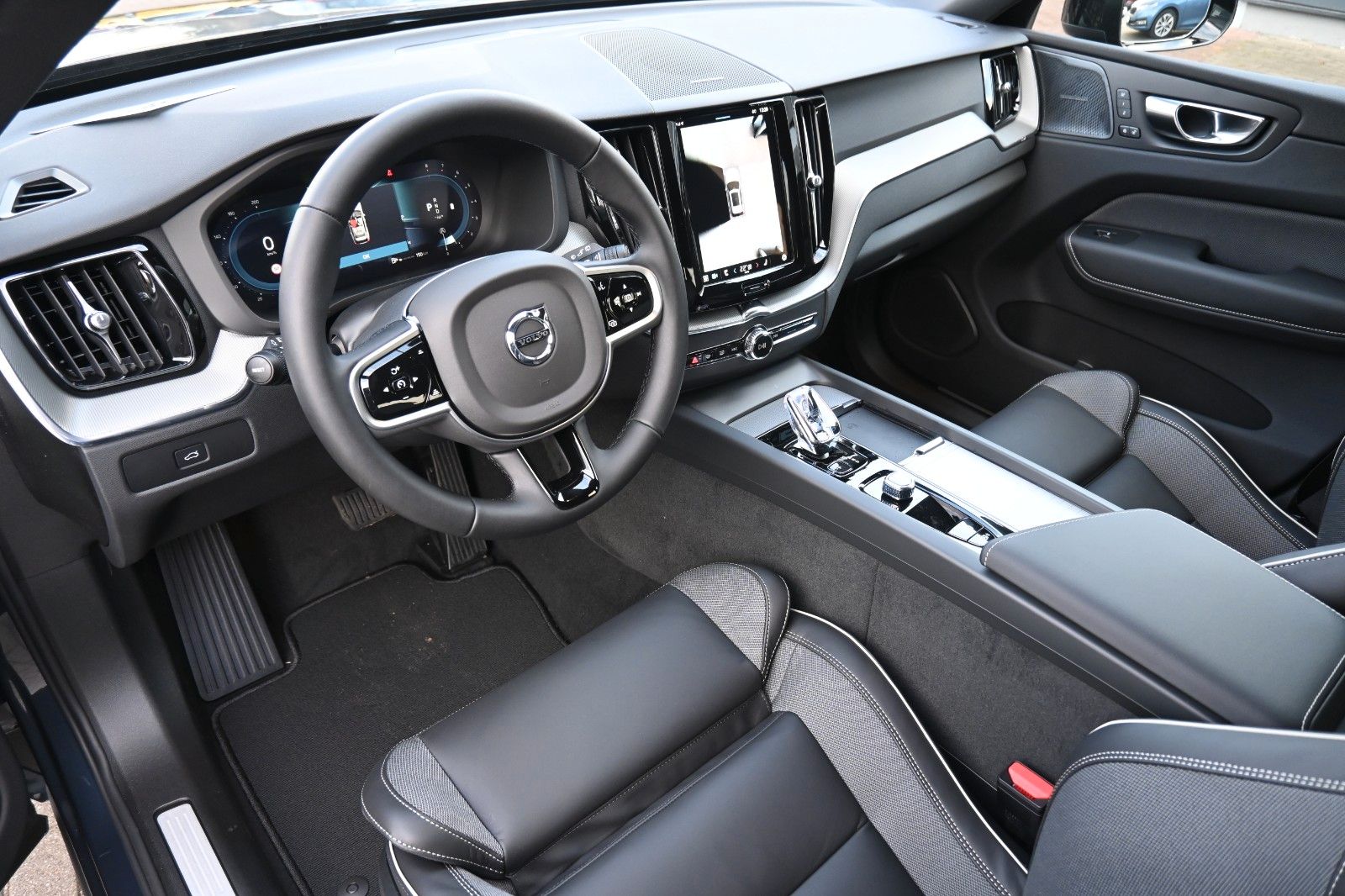 Volvo XC60 B5 AWD Plus Dark*FSHZG*360°*H&K*ACC*AHK