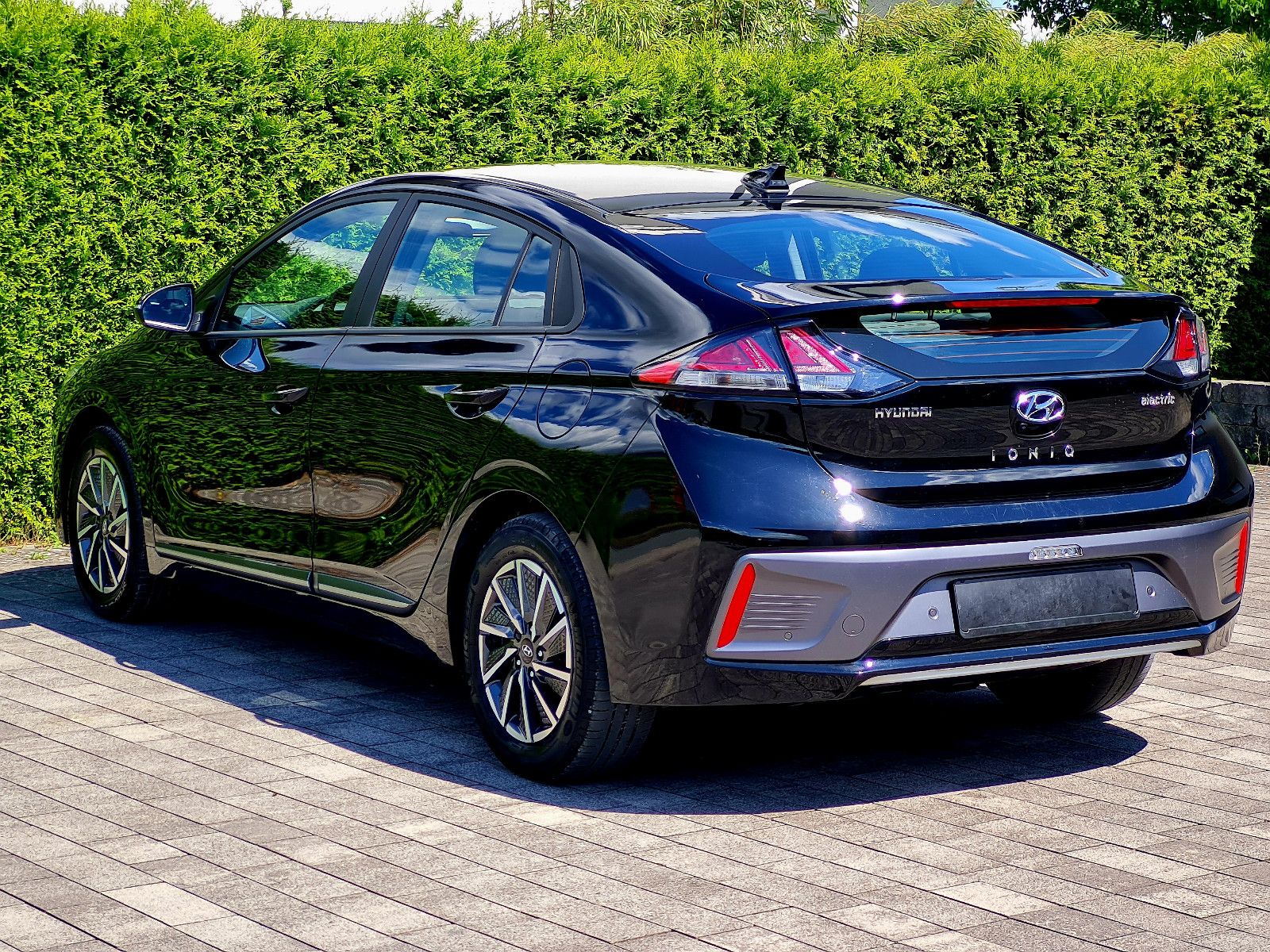 Hyundai IONIQ Elektro - Samsaru's Car Outlet