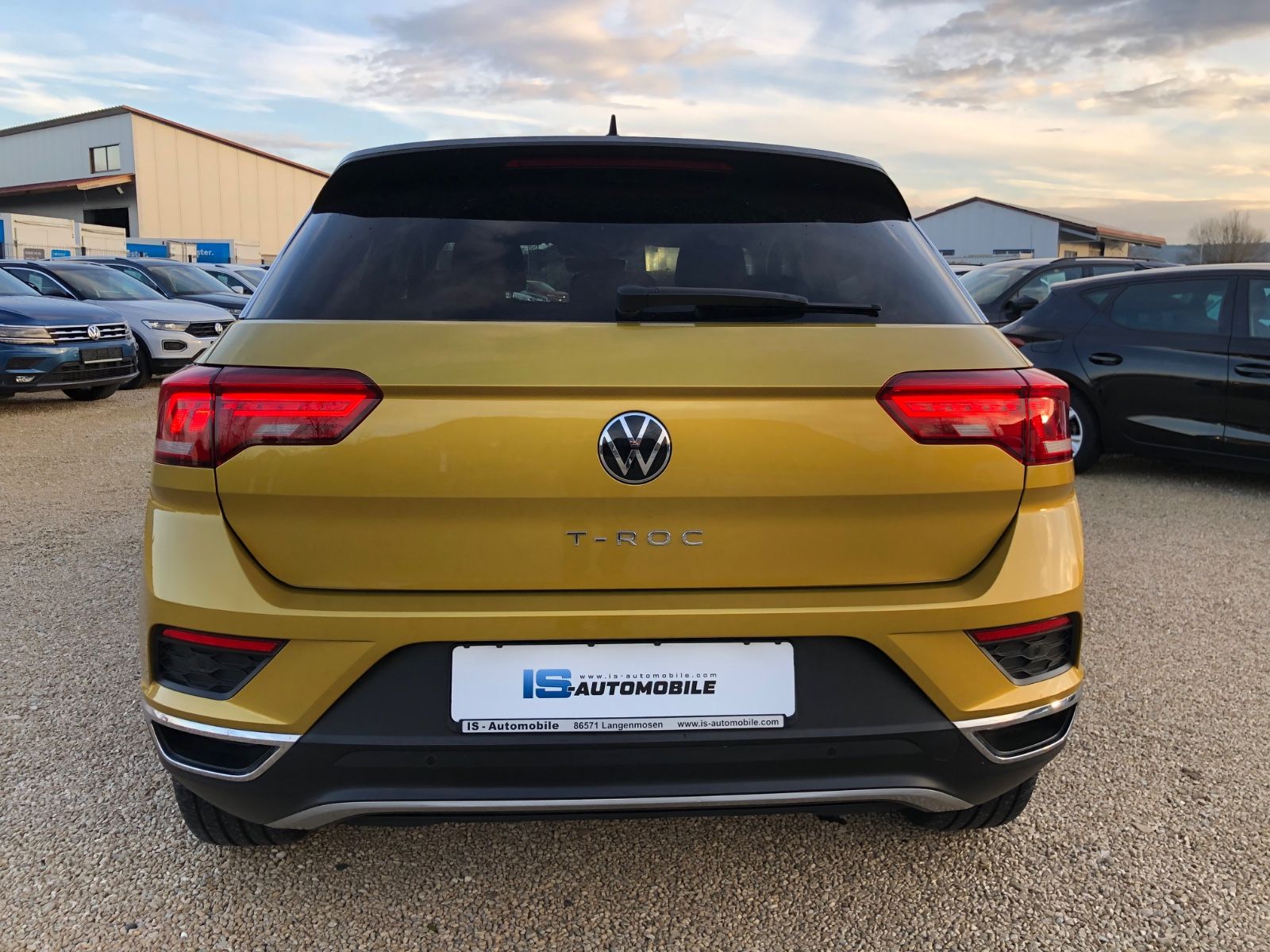 Volkswagen T-Roc United - Samsaru's Car Outlet