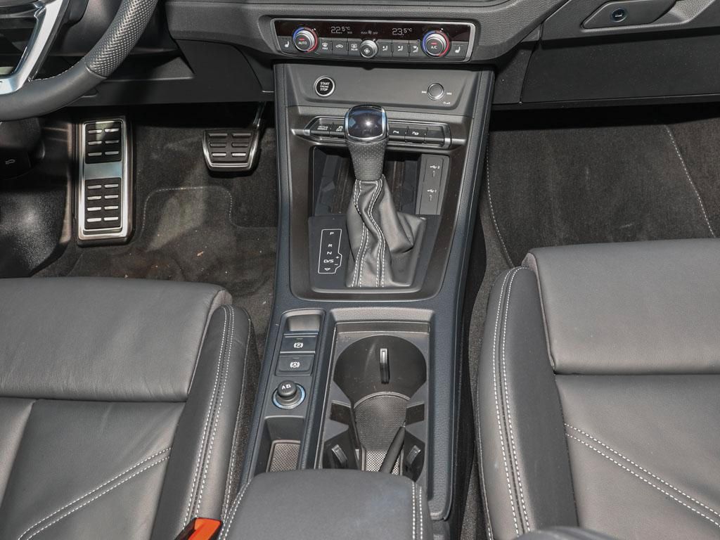 Audi Q3 S-line 45TFSI quattro AHK+MATRIX+PANO+STANDHZ