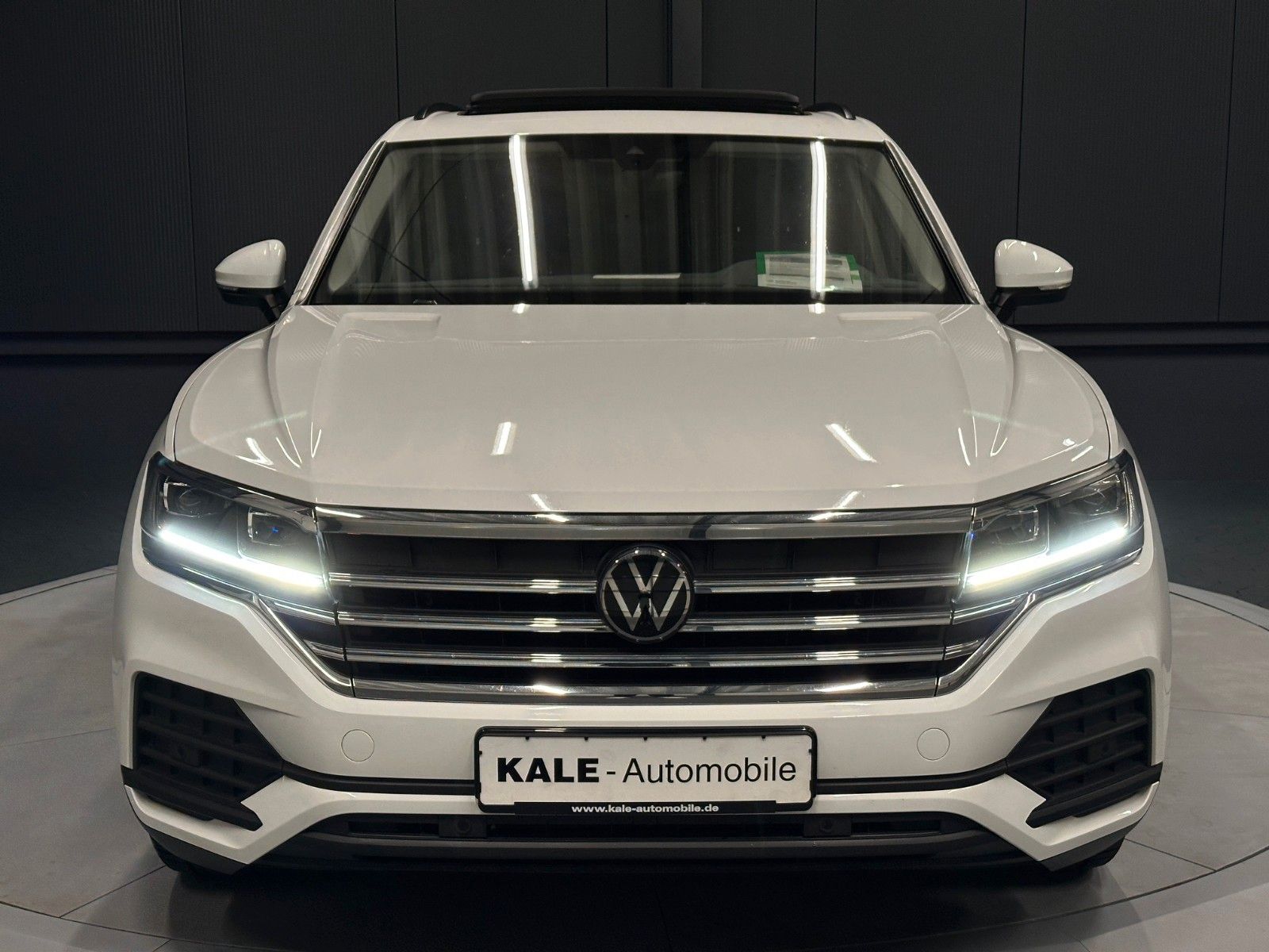 Volkswagen Touareg V6 TDI 4Motion - Samsaru's Car Outlet