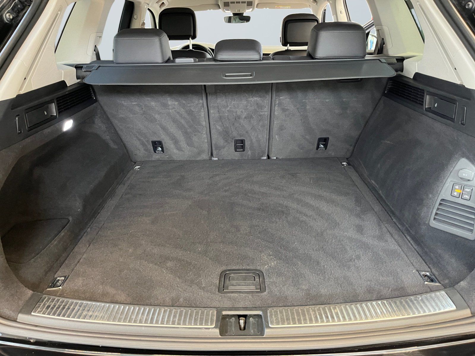 Volkswagen Touareg Elegance 3.0 V6 TDI DSG 4Motion LEDER AH